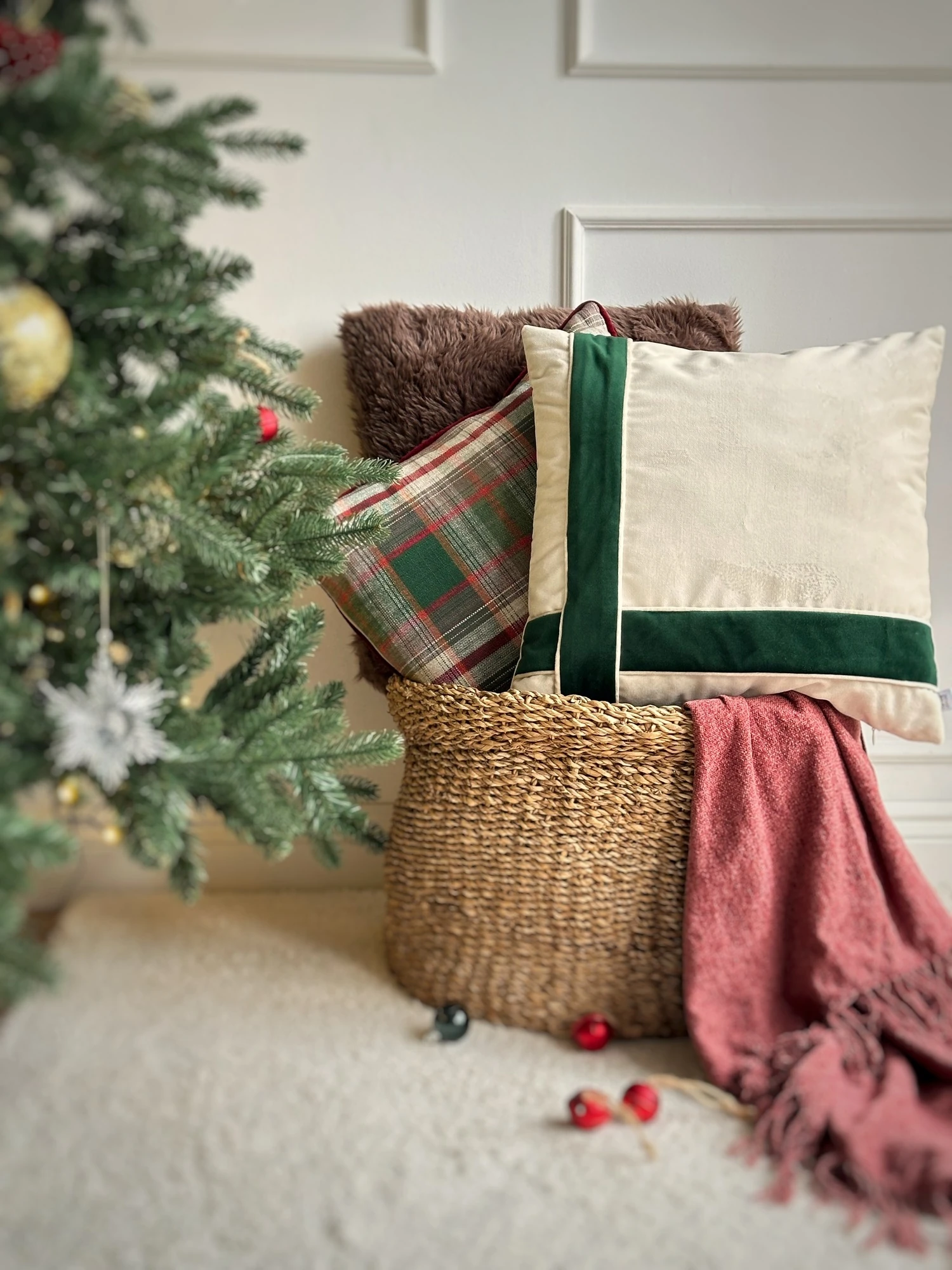 Festive Season Bantlı Kırlent Kılıfı