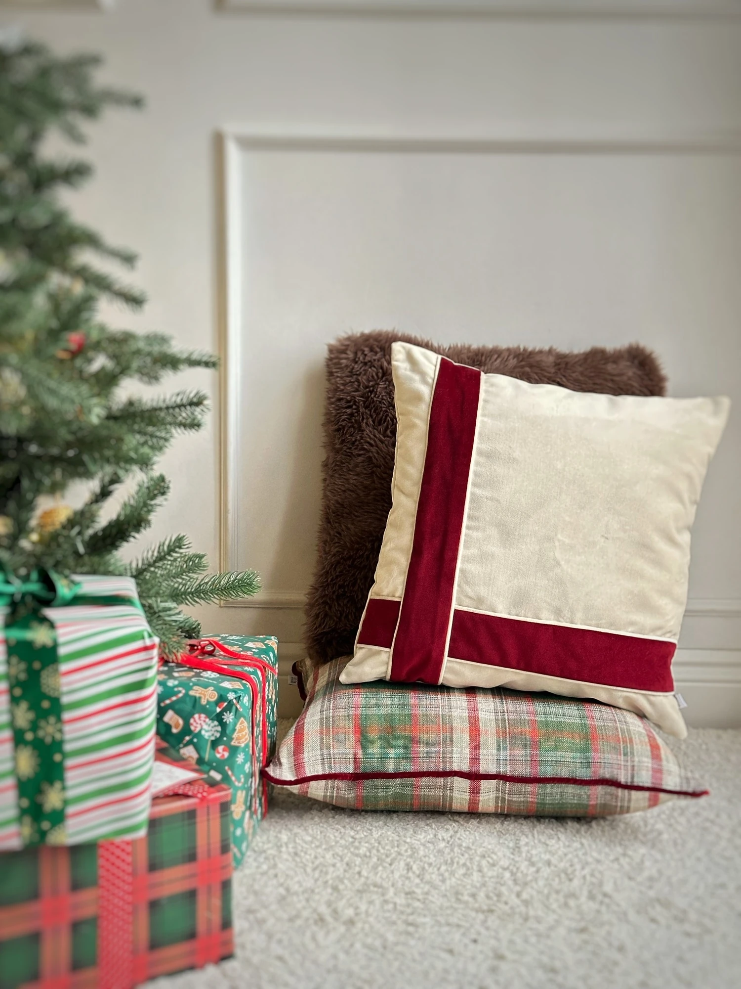 Festive Season Bantlı Kırlent Kılıfı