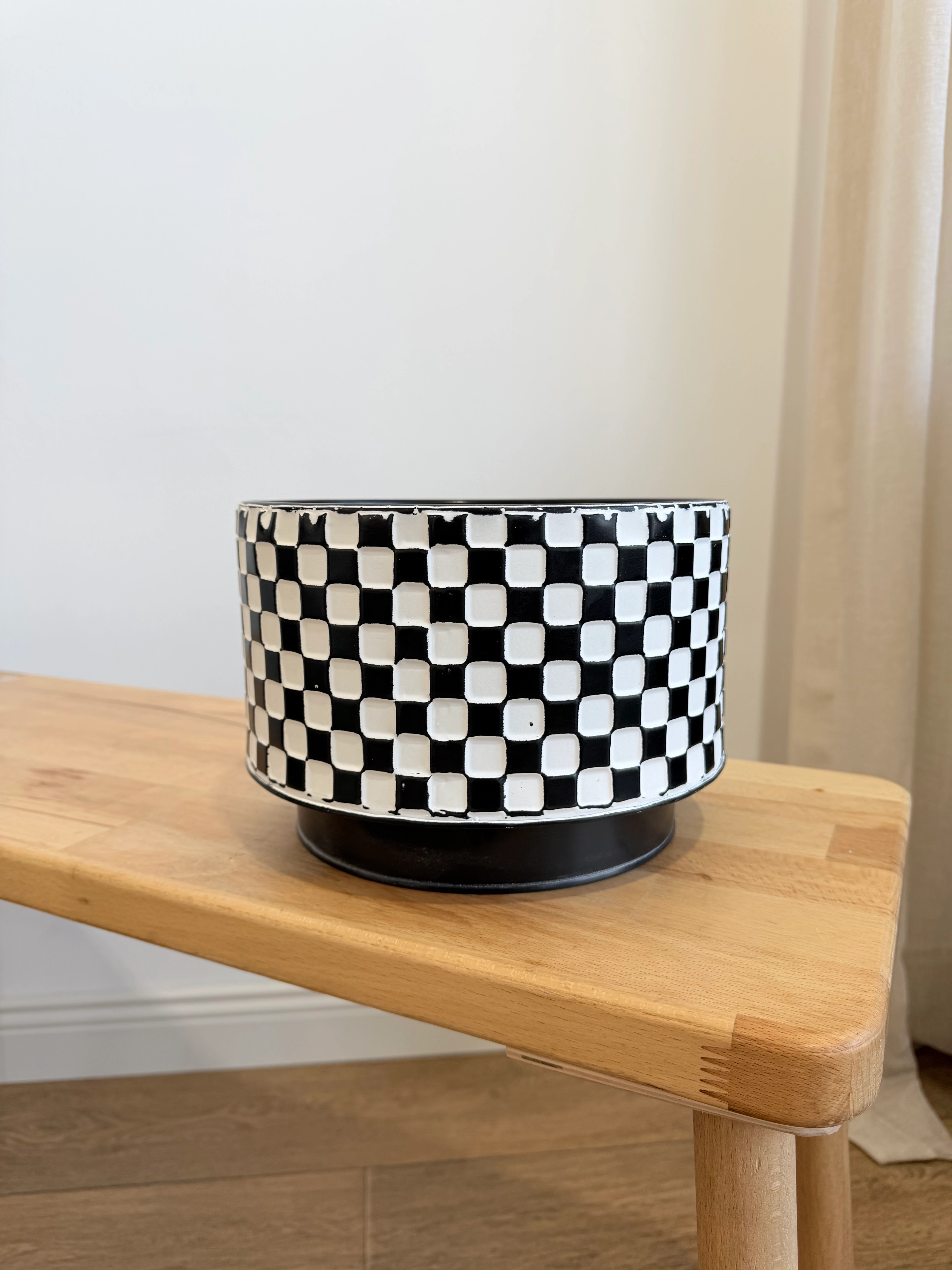 Roma İthal Metal Saksı (Dama Desenli Siyah-Beyaz)