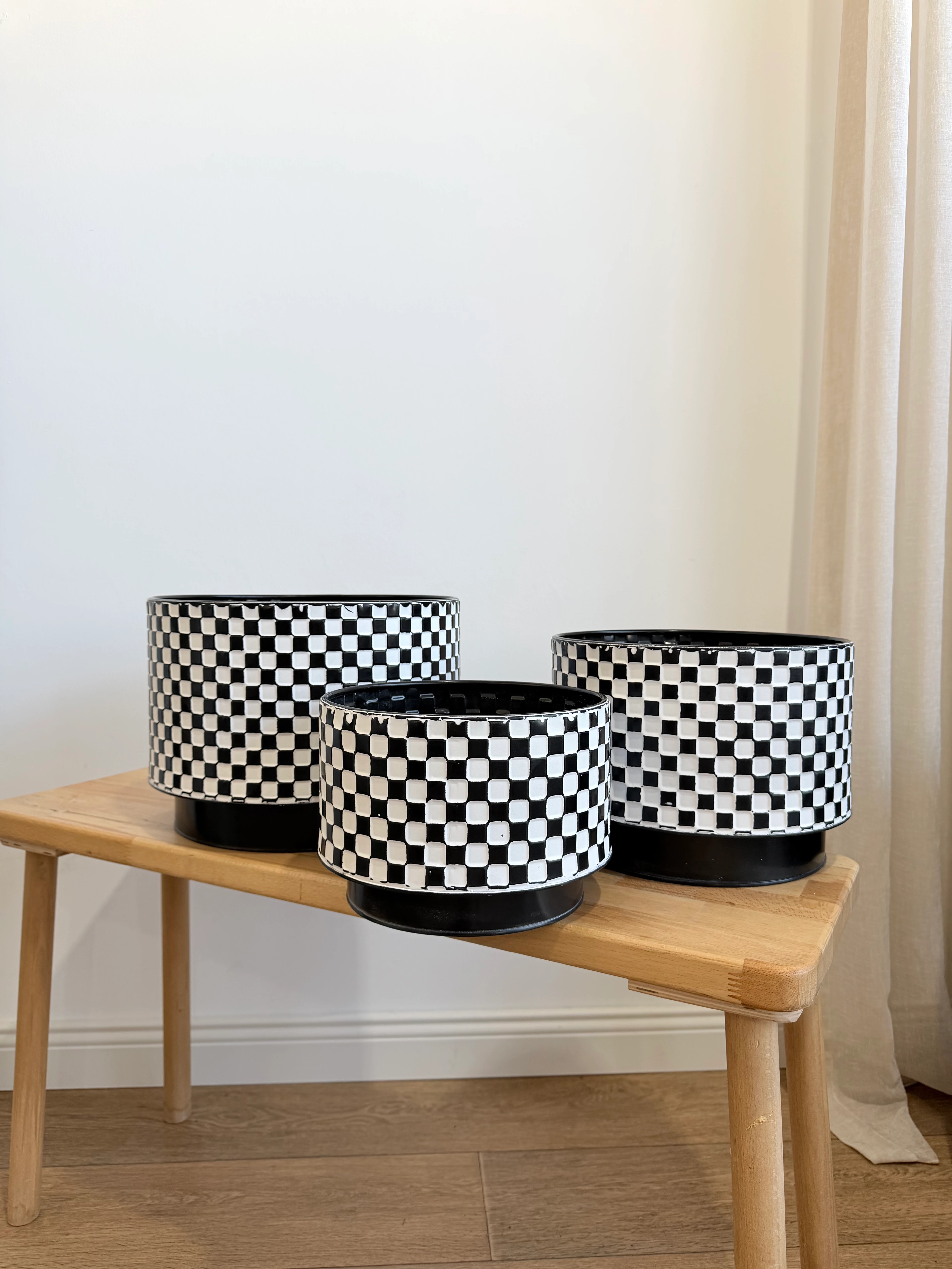 Roma İthal Metal Saksı (Dama Desenli Siyah-Beyaz)