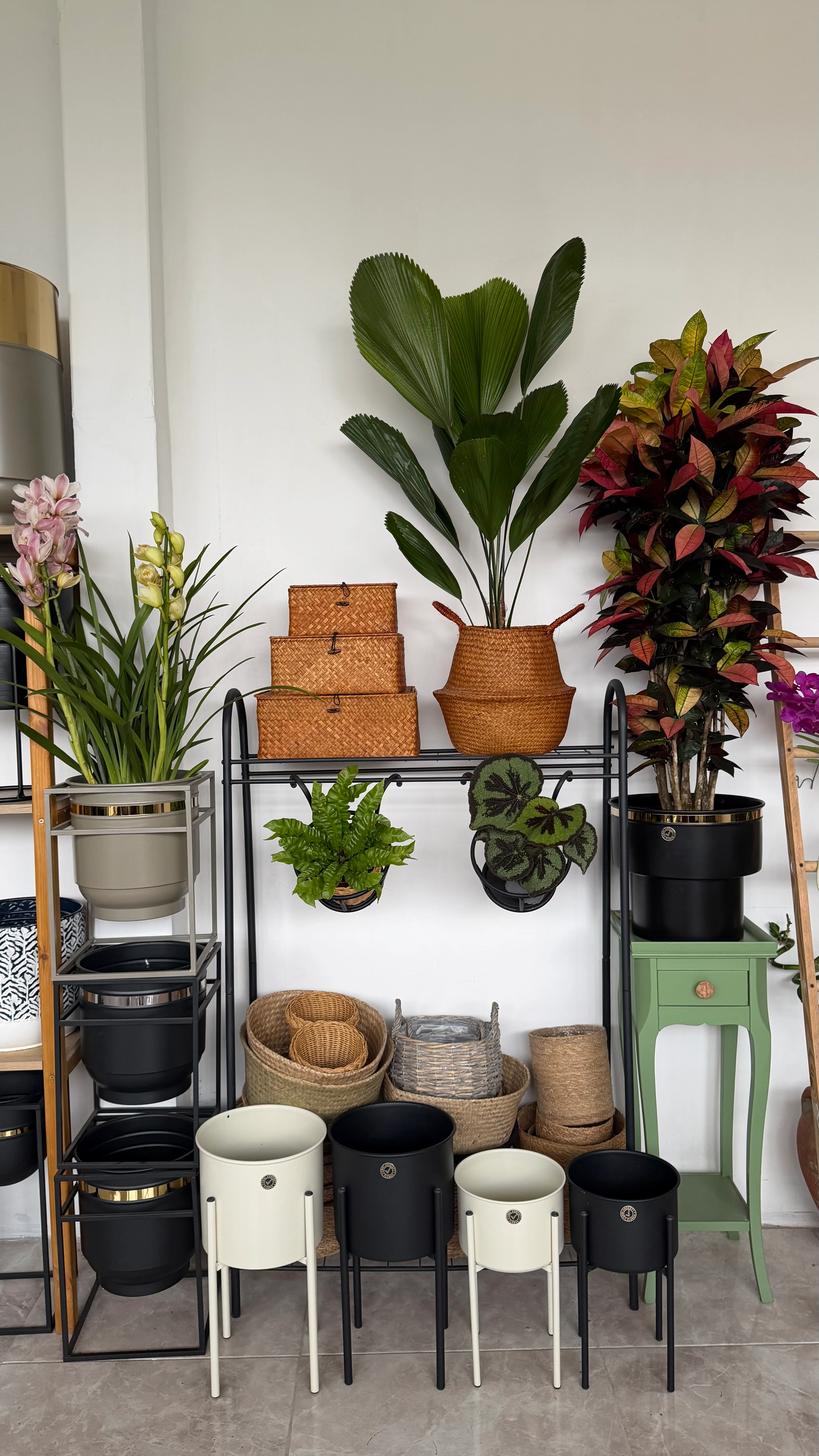 Siena Siyah Ayaklı Metal Saksı