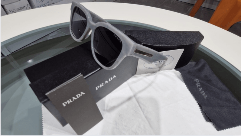 PRADA 04YS