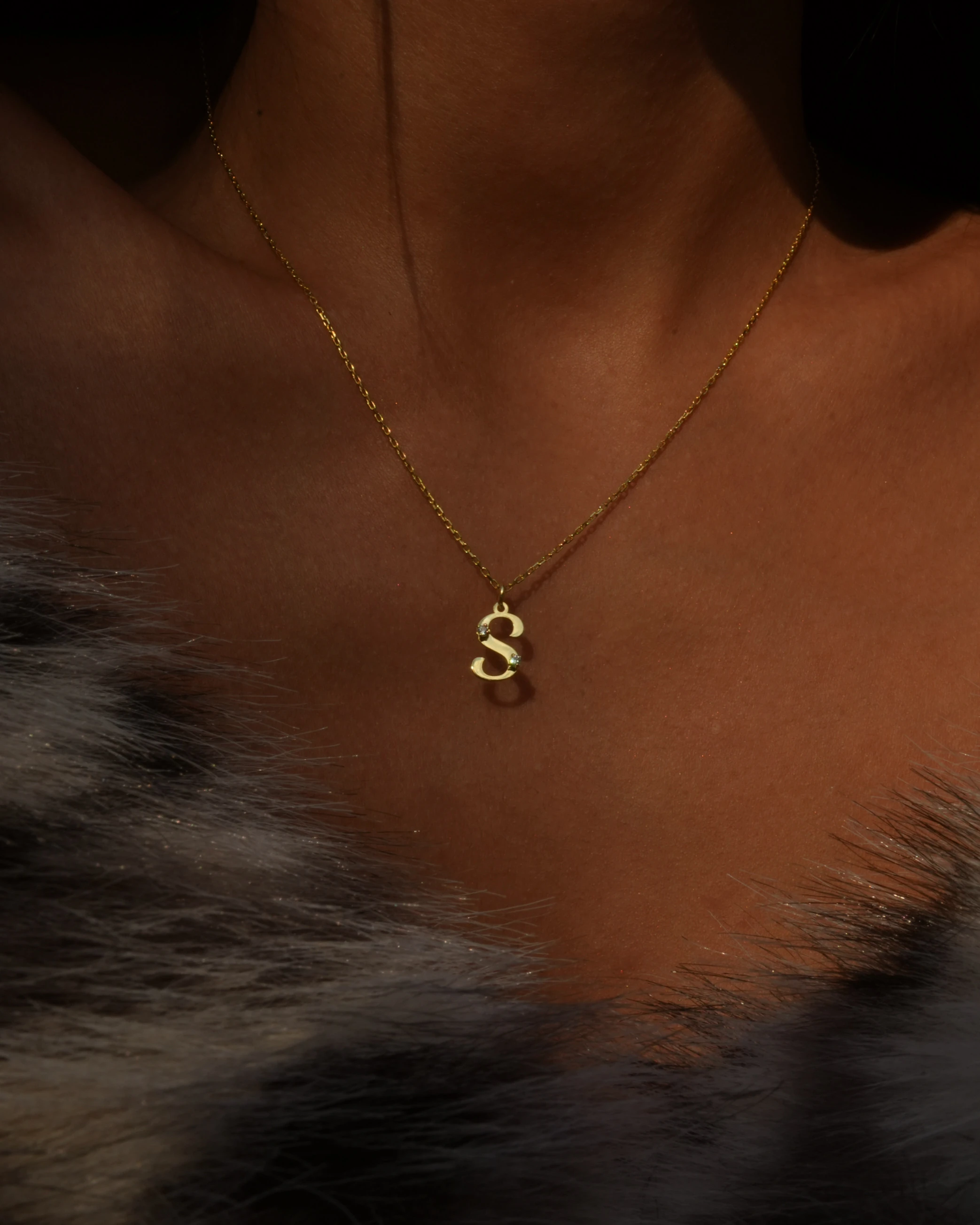 925 Gümüş / Taş Detay Tek Harf Kolye