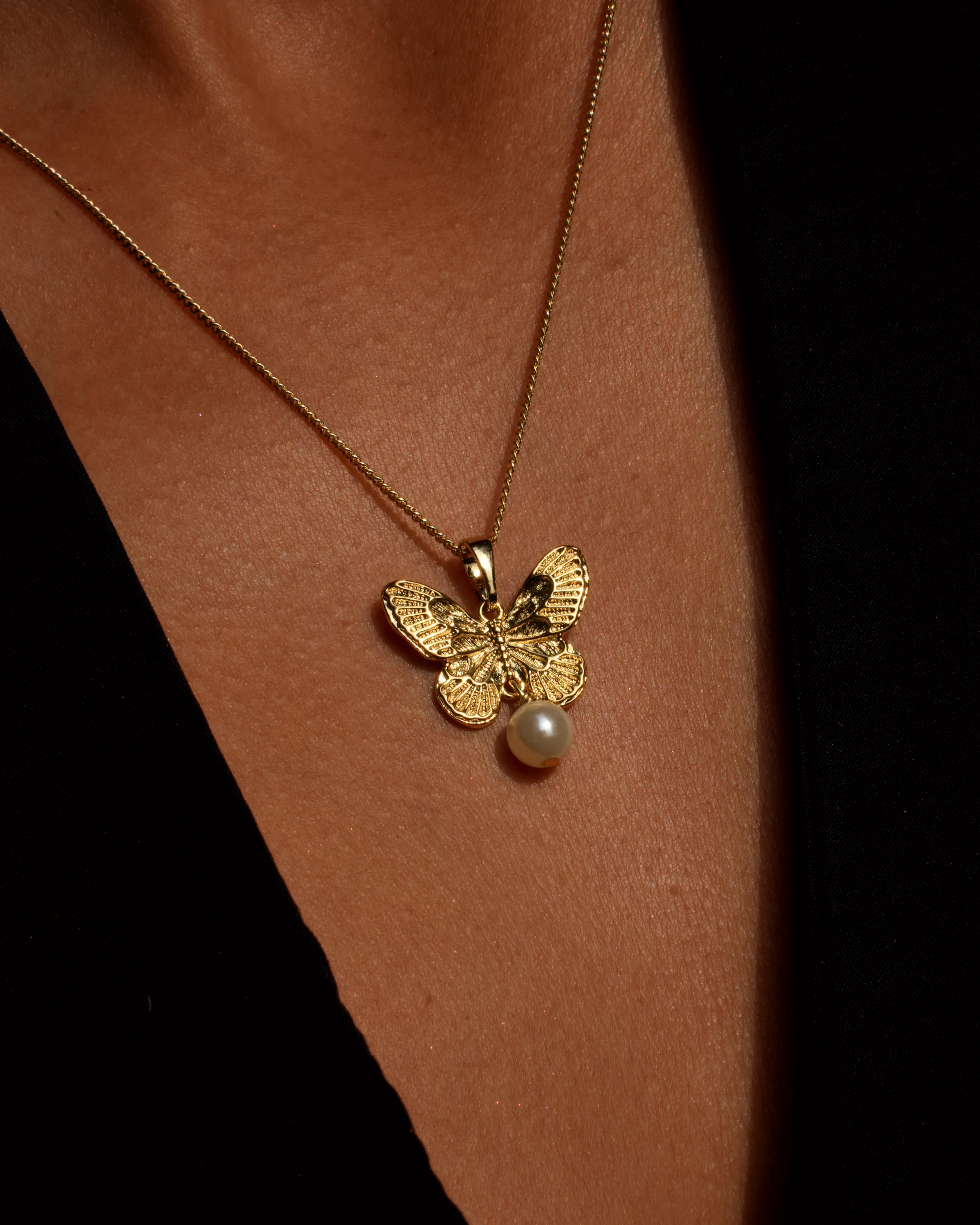 Çelik / İnci Sallantılı Kelebek Kolye