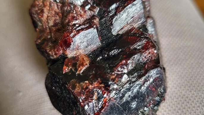 Işık Geçiren Taşlar Neden Takılarda Kullanılır