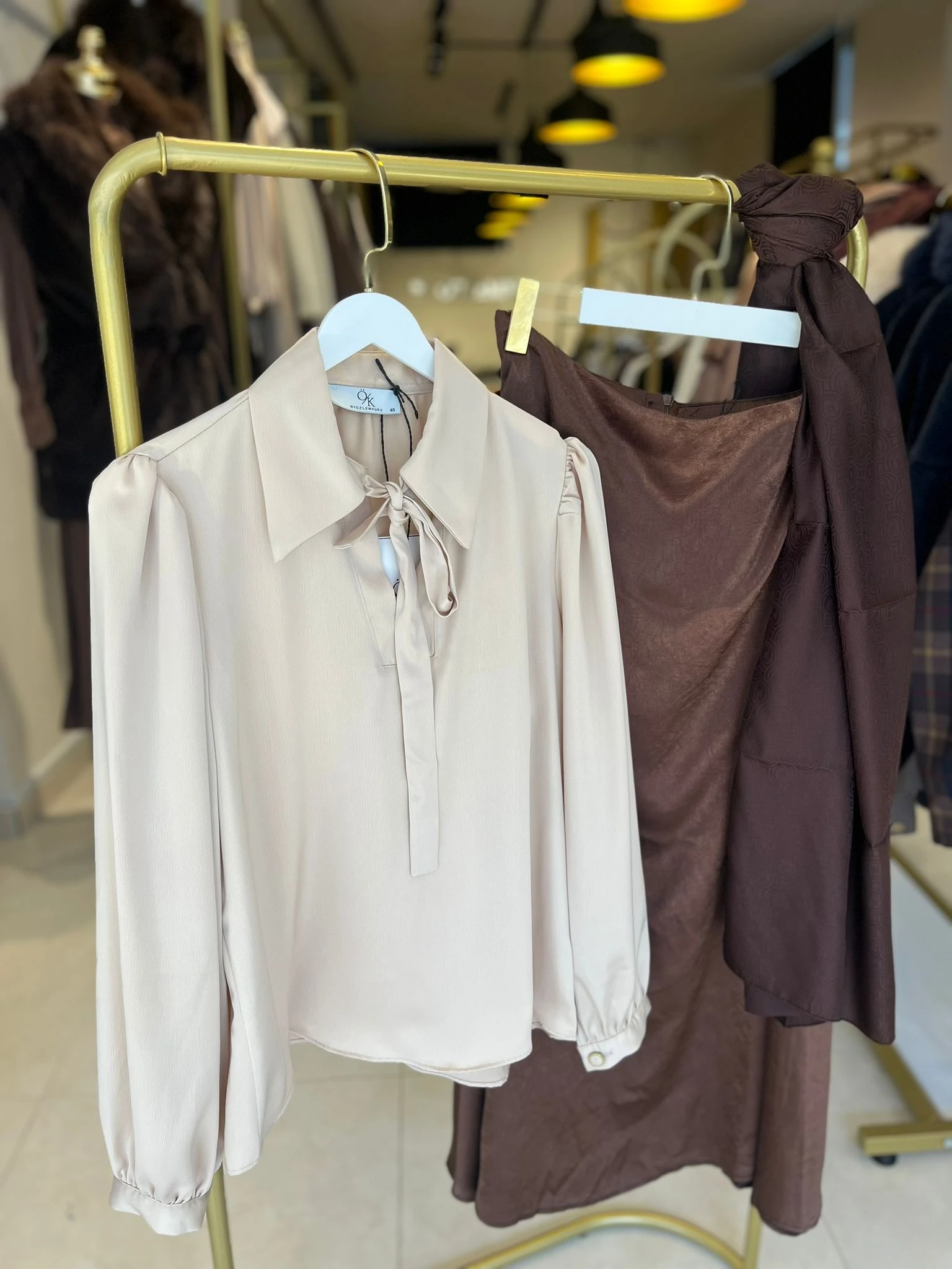 Vizon Fiyonk Detaylı Saten Bluz