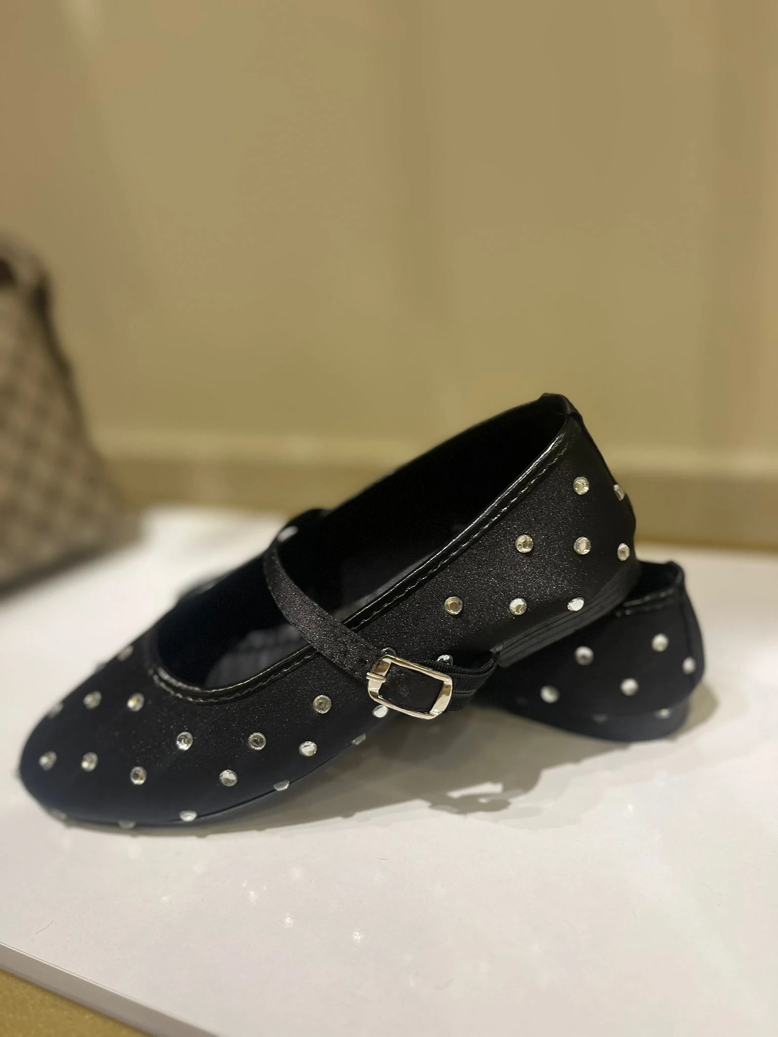 Siyah Saten Taşlı Babet