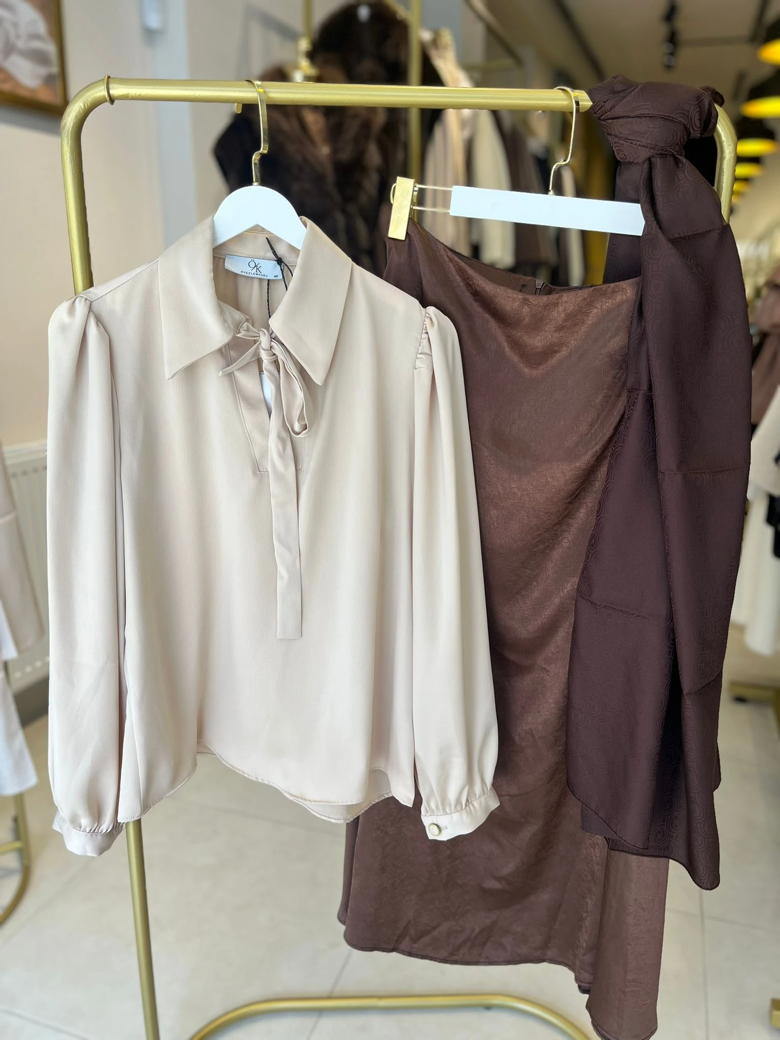 Vizon Fiyonk Detaylı Saten Bluz