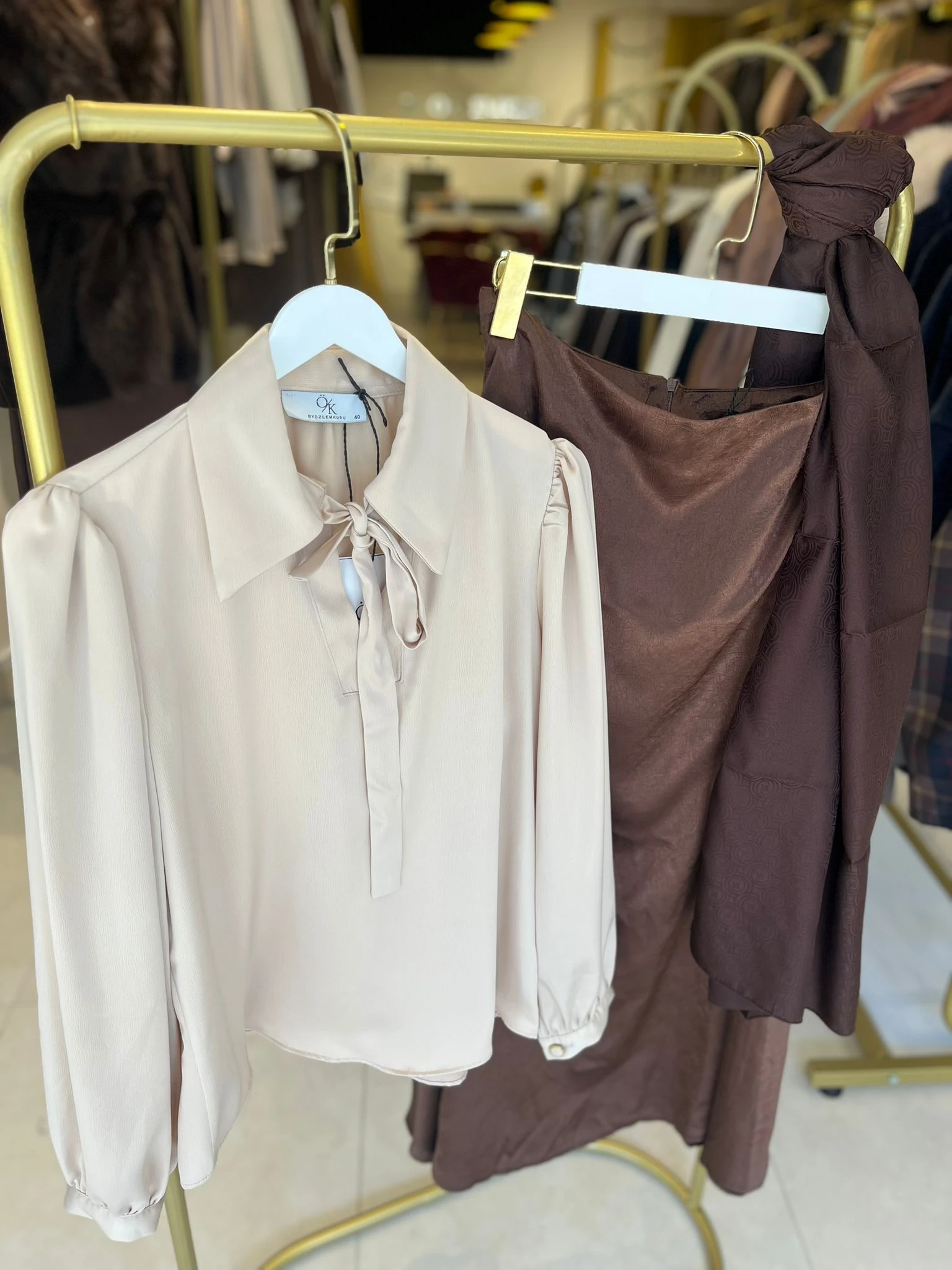 Vizon Fiyonk Detaylı Saten Bluz