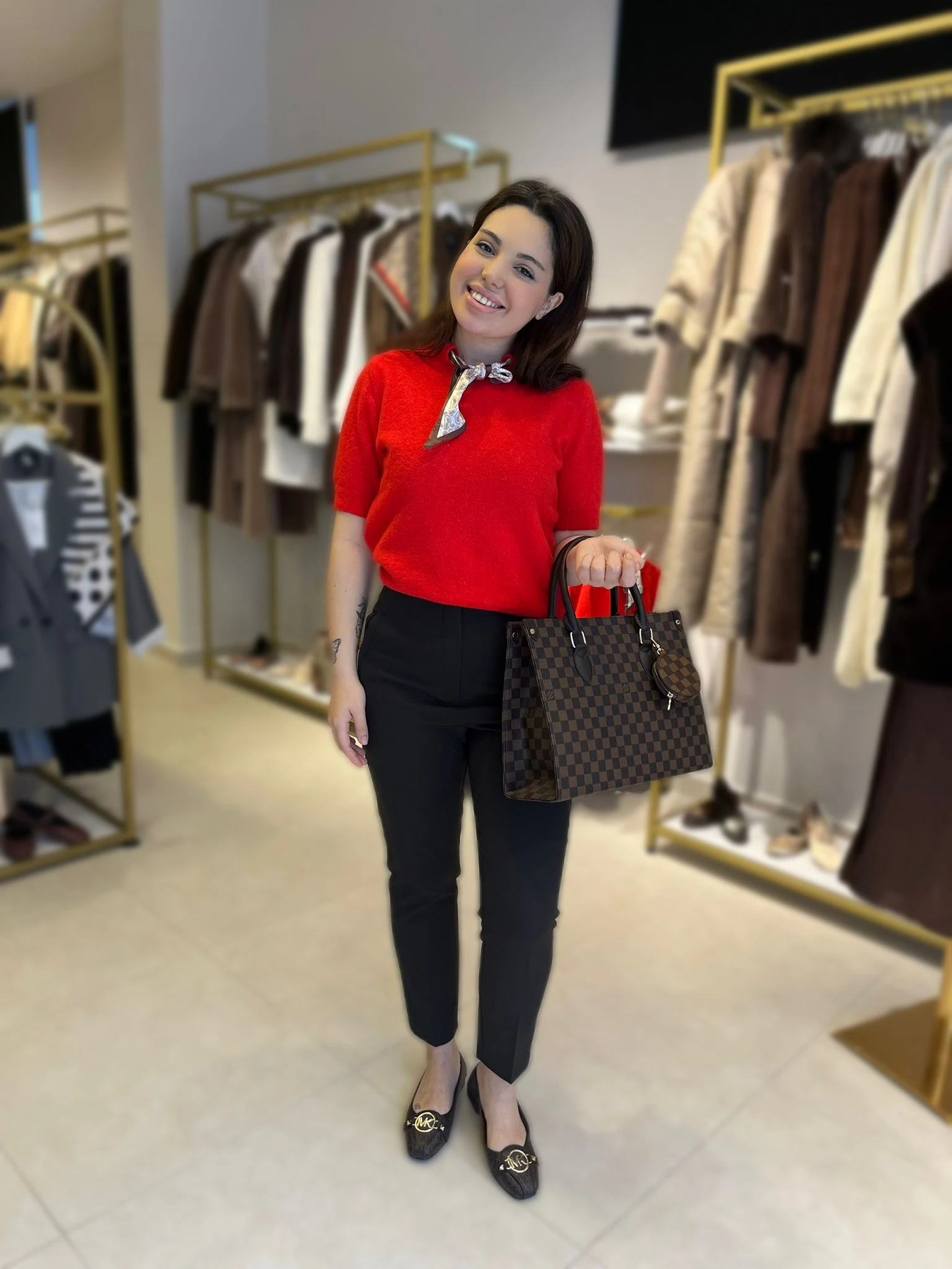 Kırmızı Fularlı Kadın Triko Kazak