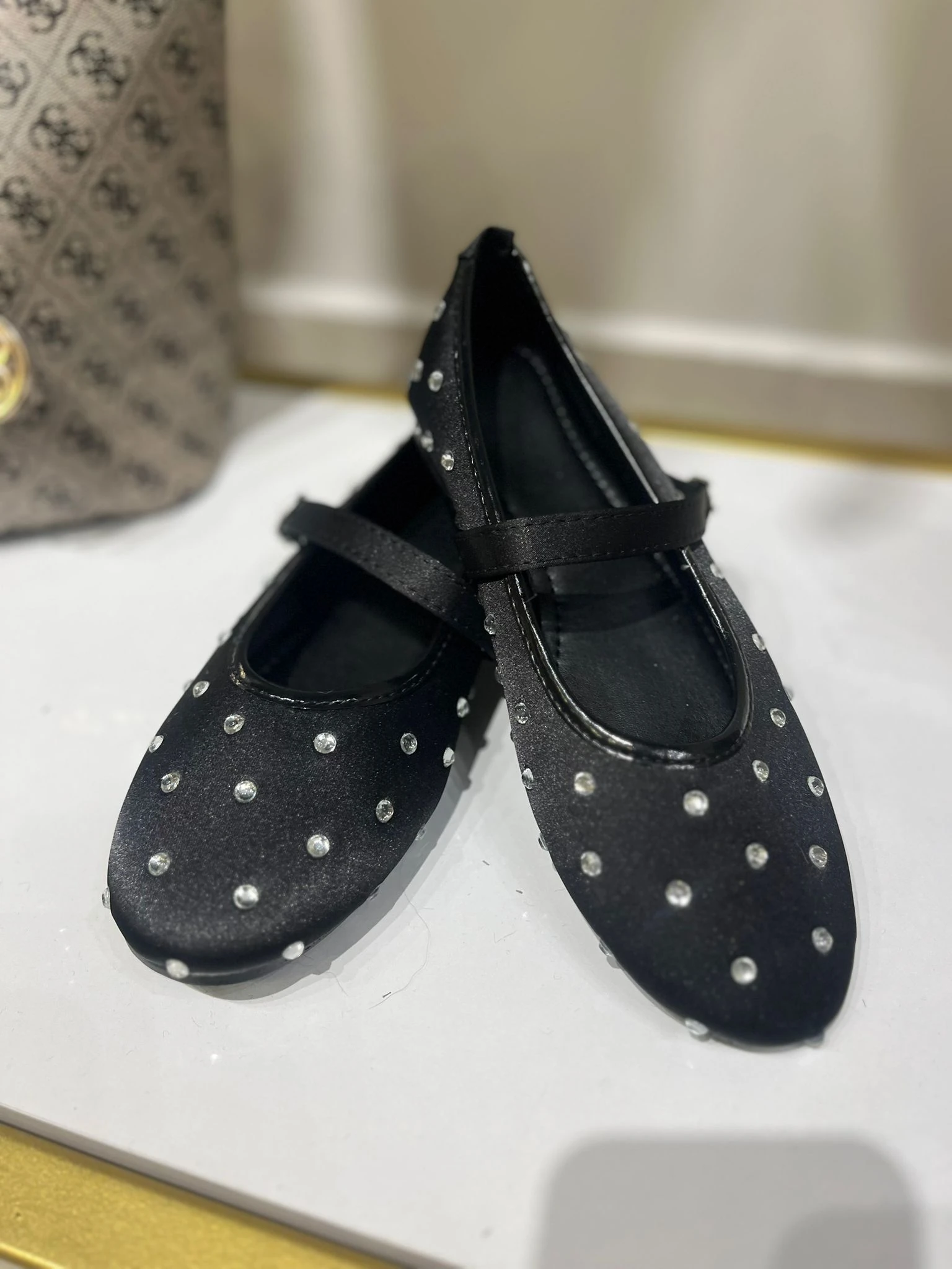 Siyah Saten Taşlı Babet