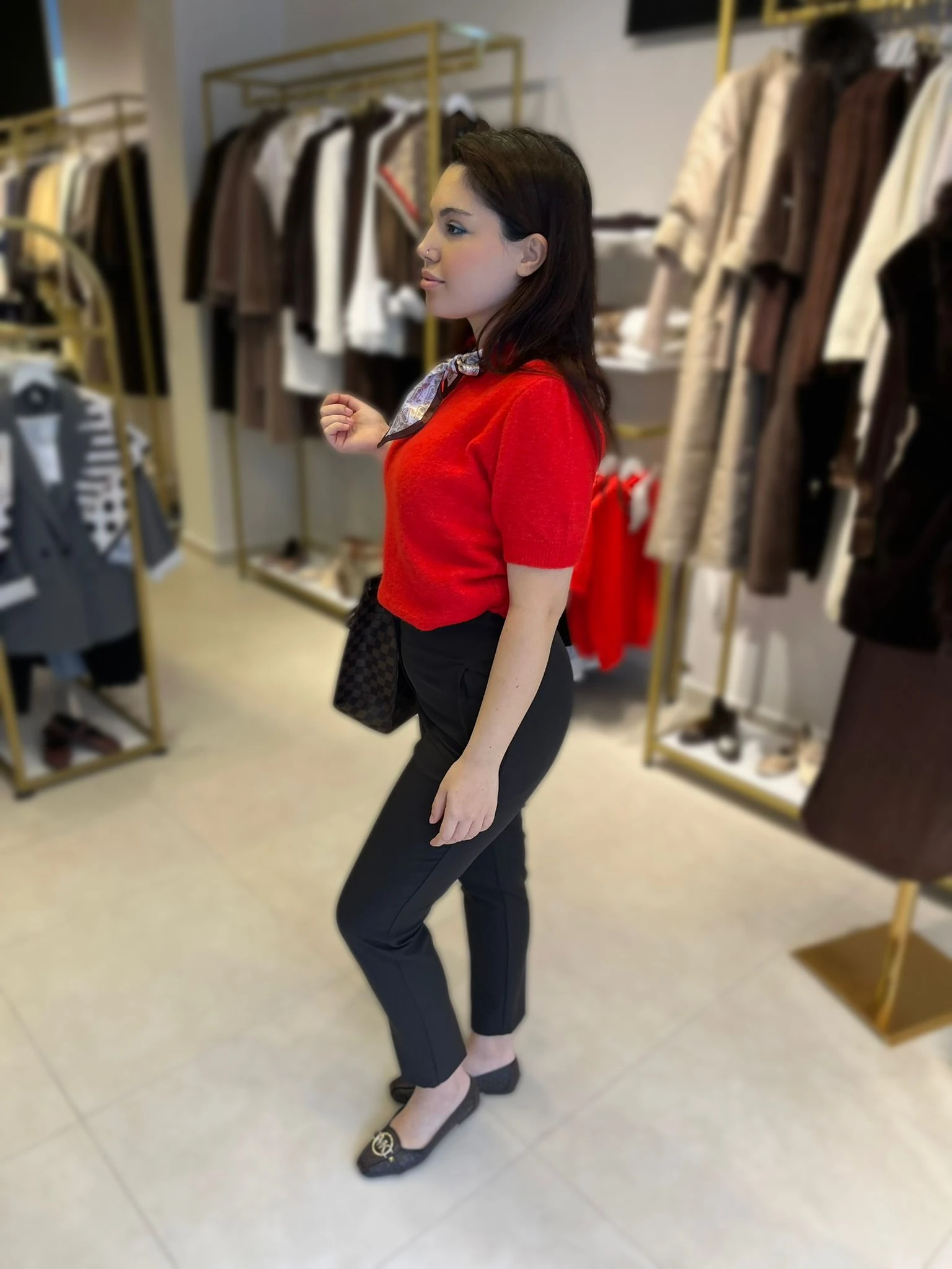 Kırmızı Fularlı Kadın Triko Kazak