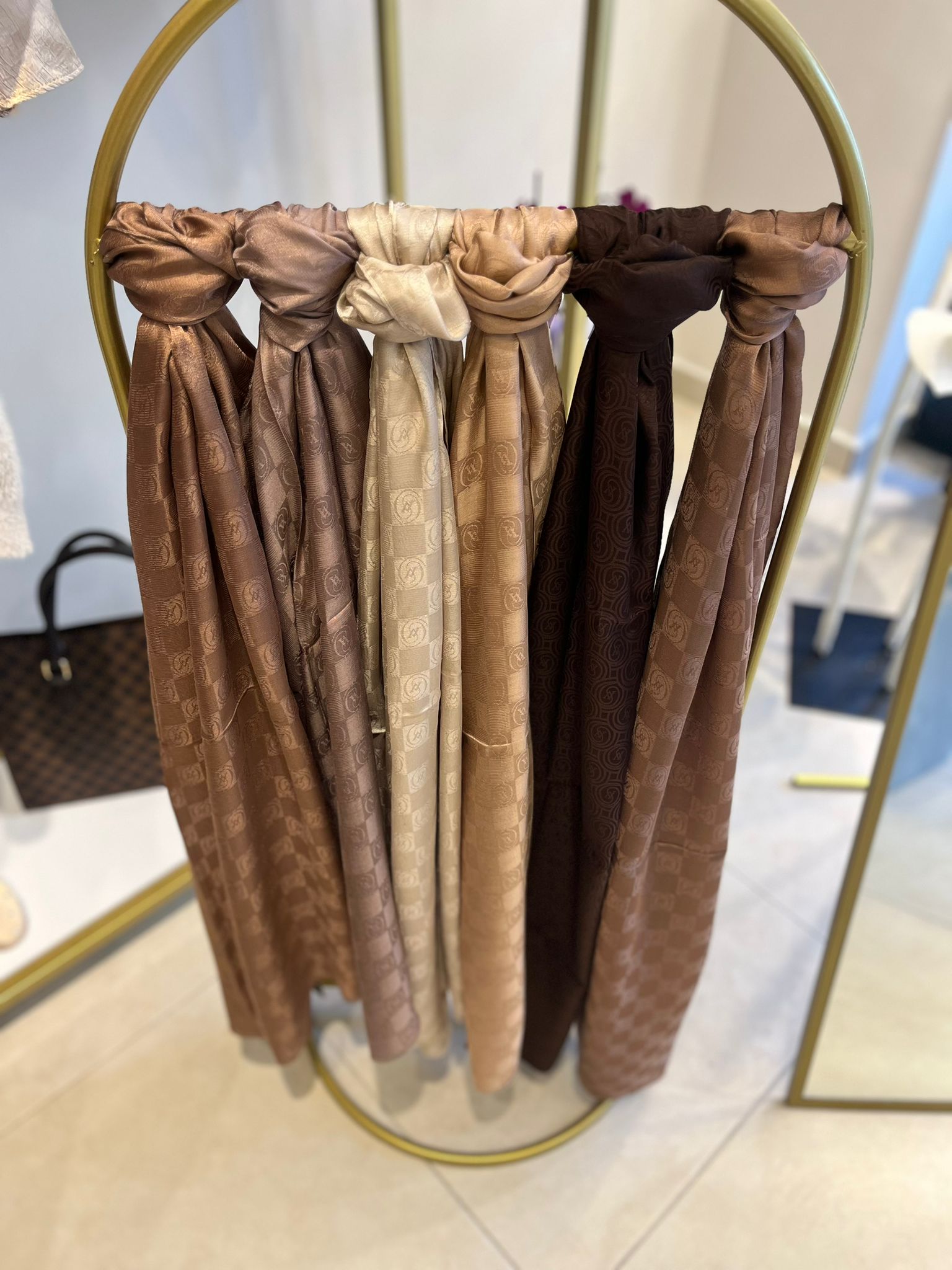 Vakko Şal Ekru Dama Desen