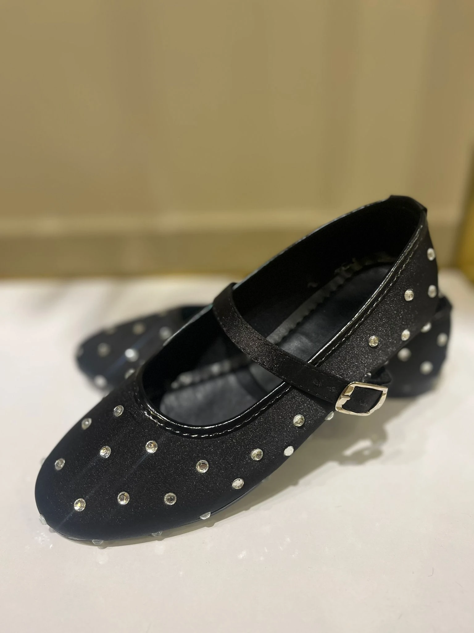 Siyah Saten Taşlı Babet