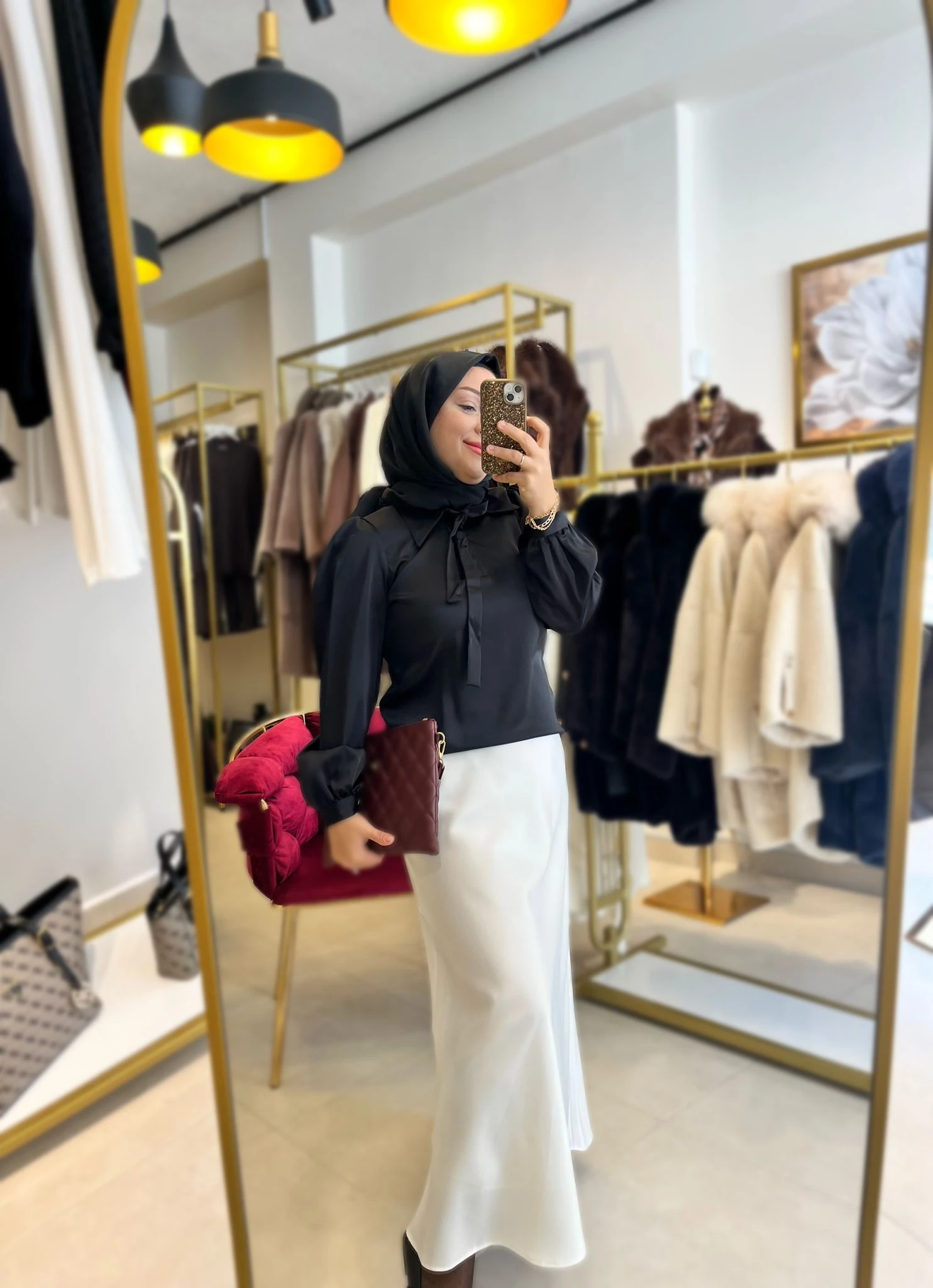 Siyah Fiyonk Detaylı Saten Bluz