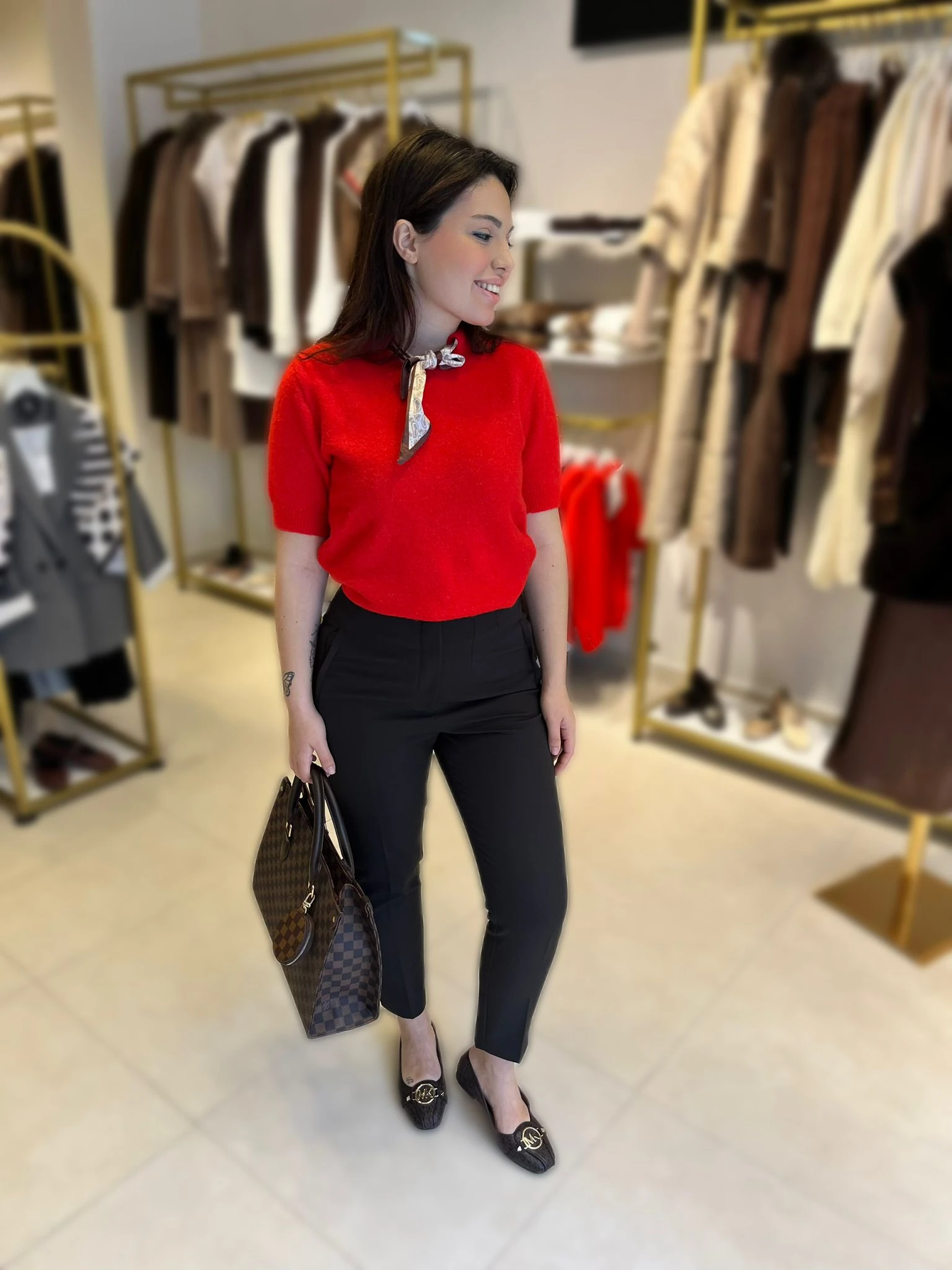 Kırmızı Fularlı Kadın Triko Kazak