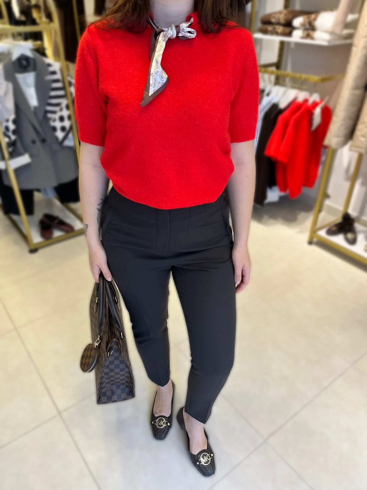 Kırmızı Fularlı Kadın Triko Kazak