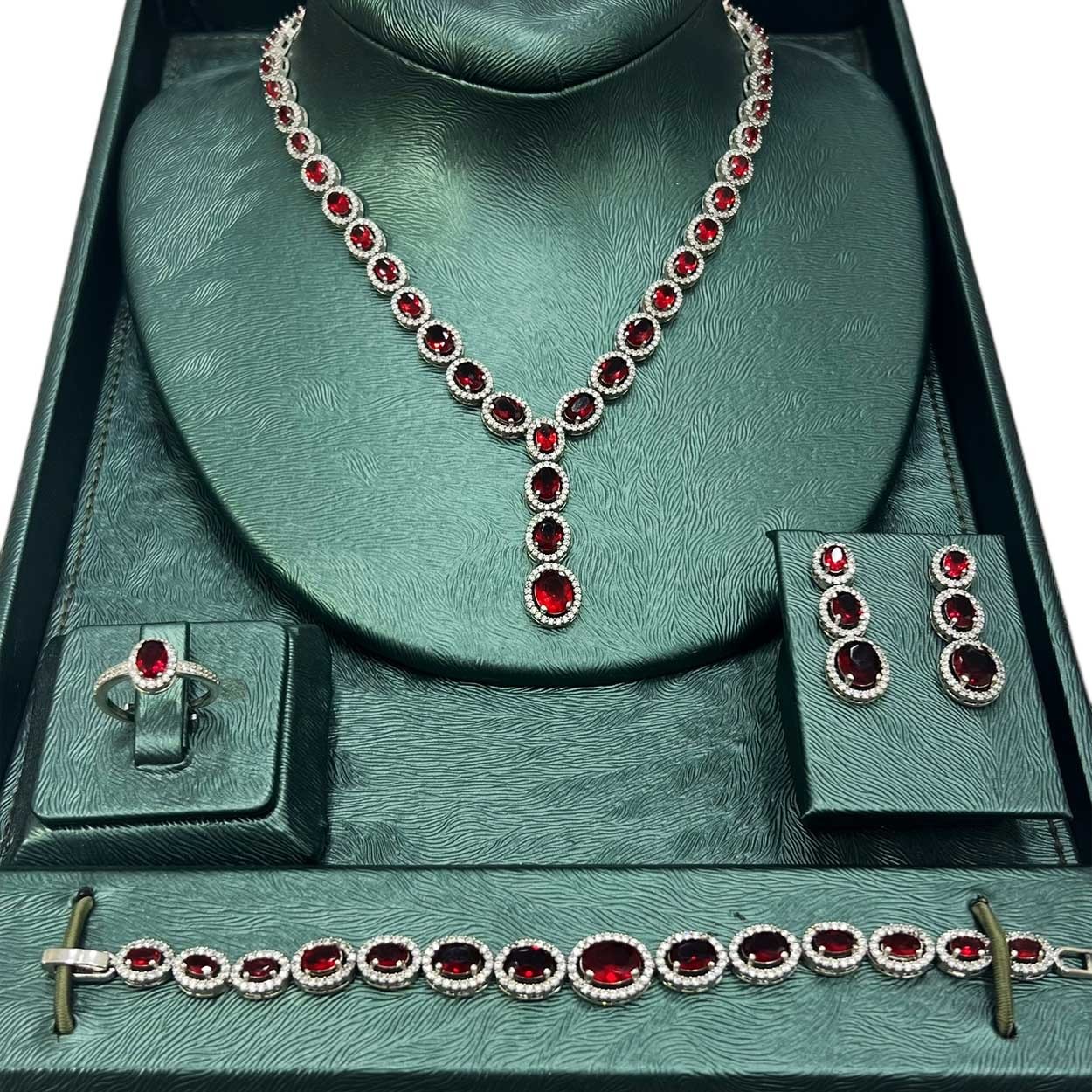 Scarletta Kolye Küpe Yüzük ve Bileklik Zirkon Set
