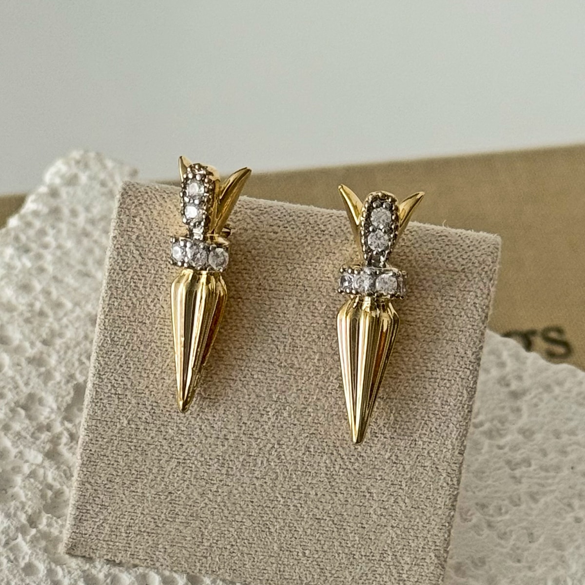 İzia Gold Zirkon Taşlı Küpe