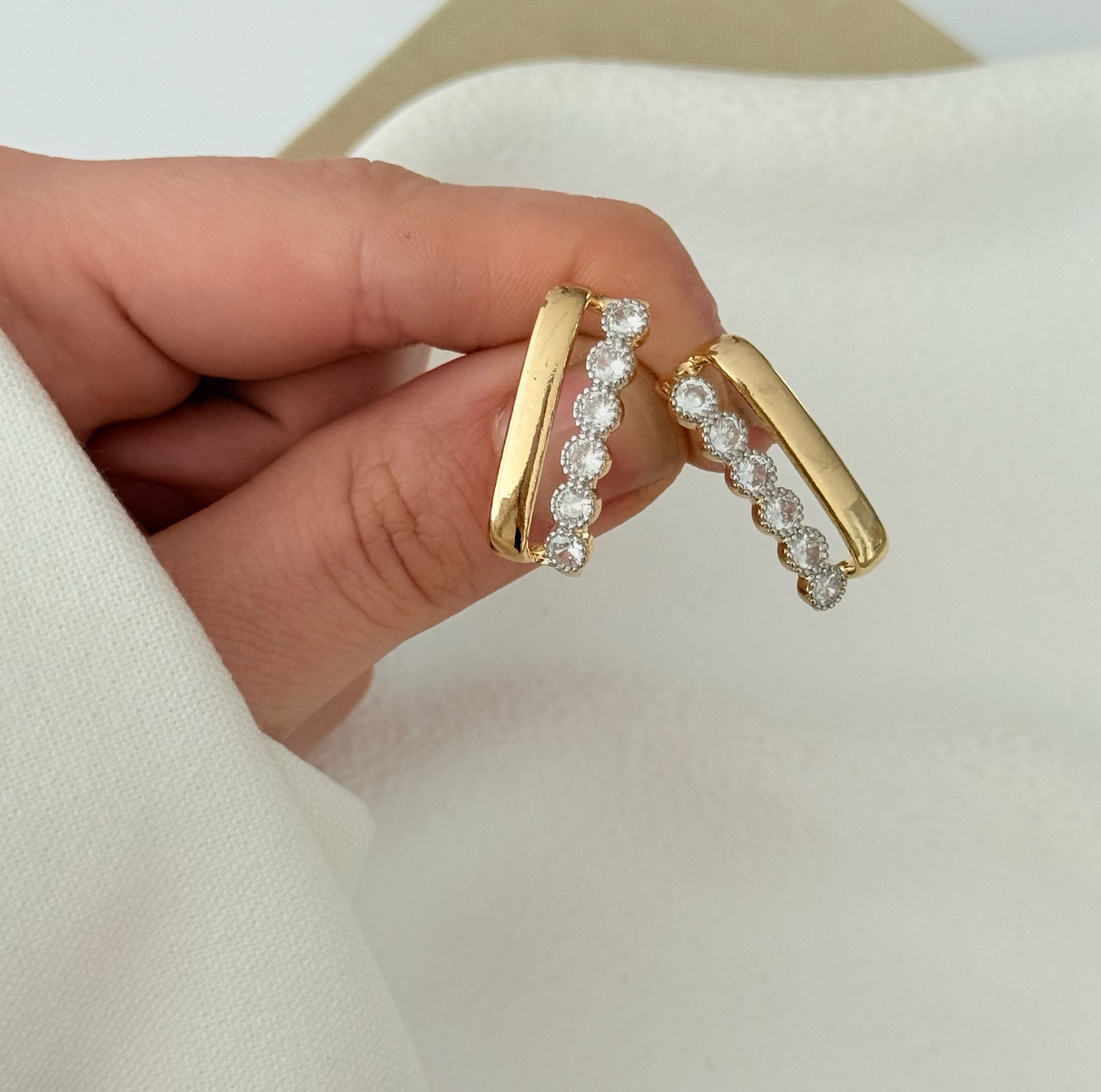 Nuv Gold Zirkon Taşlı Küpe 