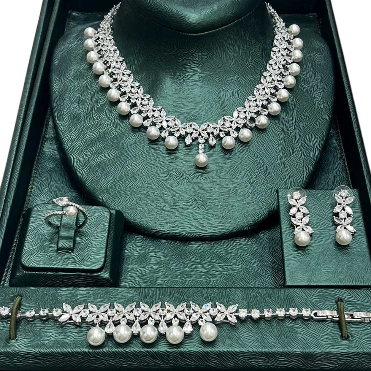 Veloura İncili Zirkon Set