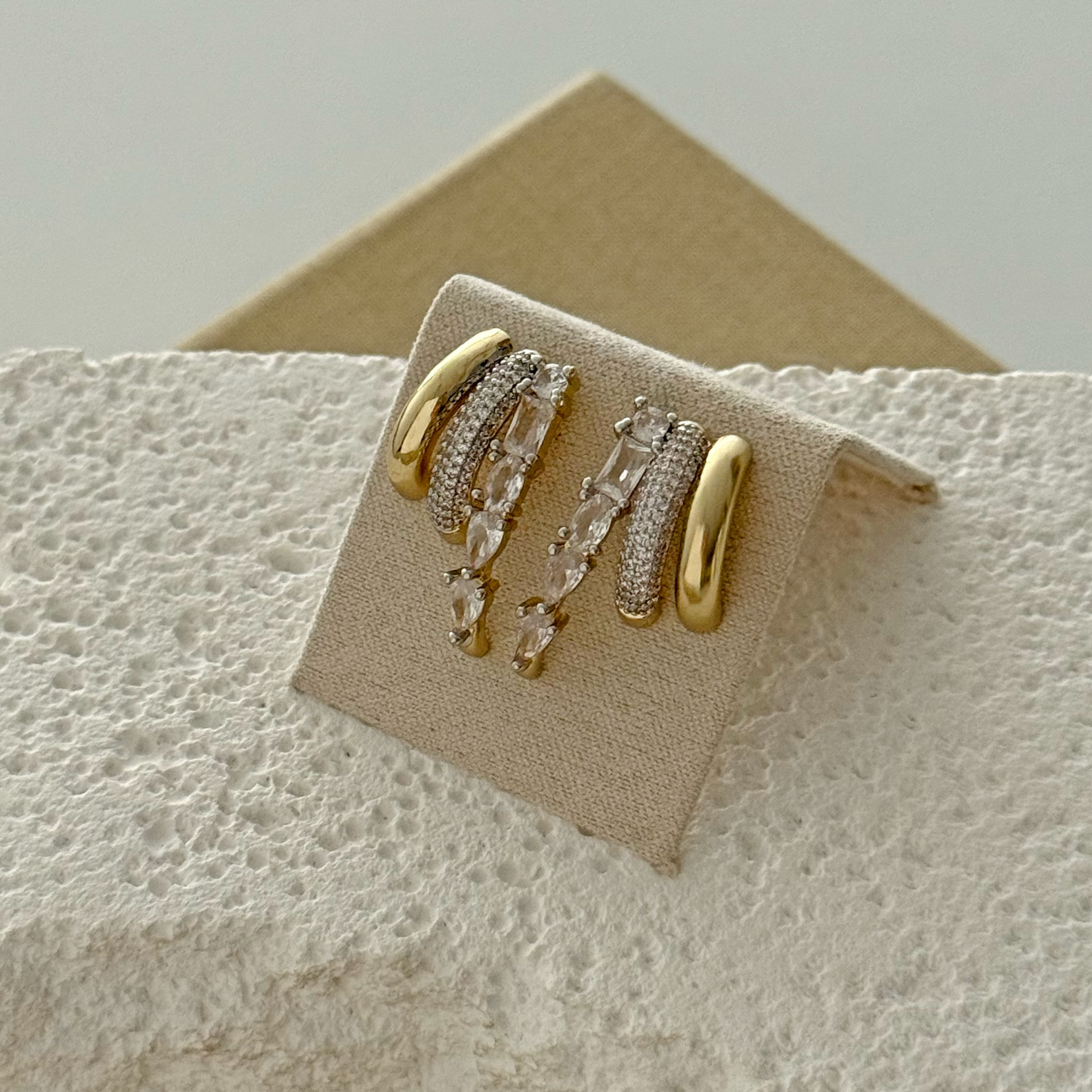 Loop Gold Zirkon Taşlı Küpe