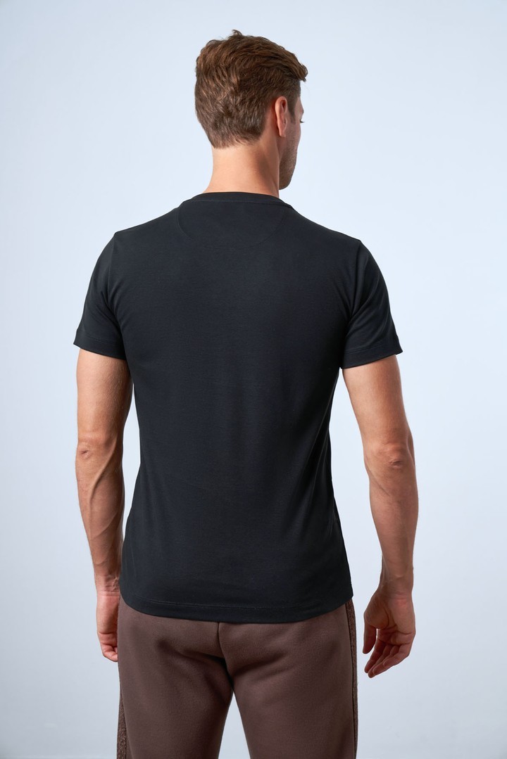Men's V-neck slim fit T-shirt - Black