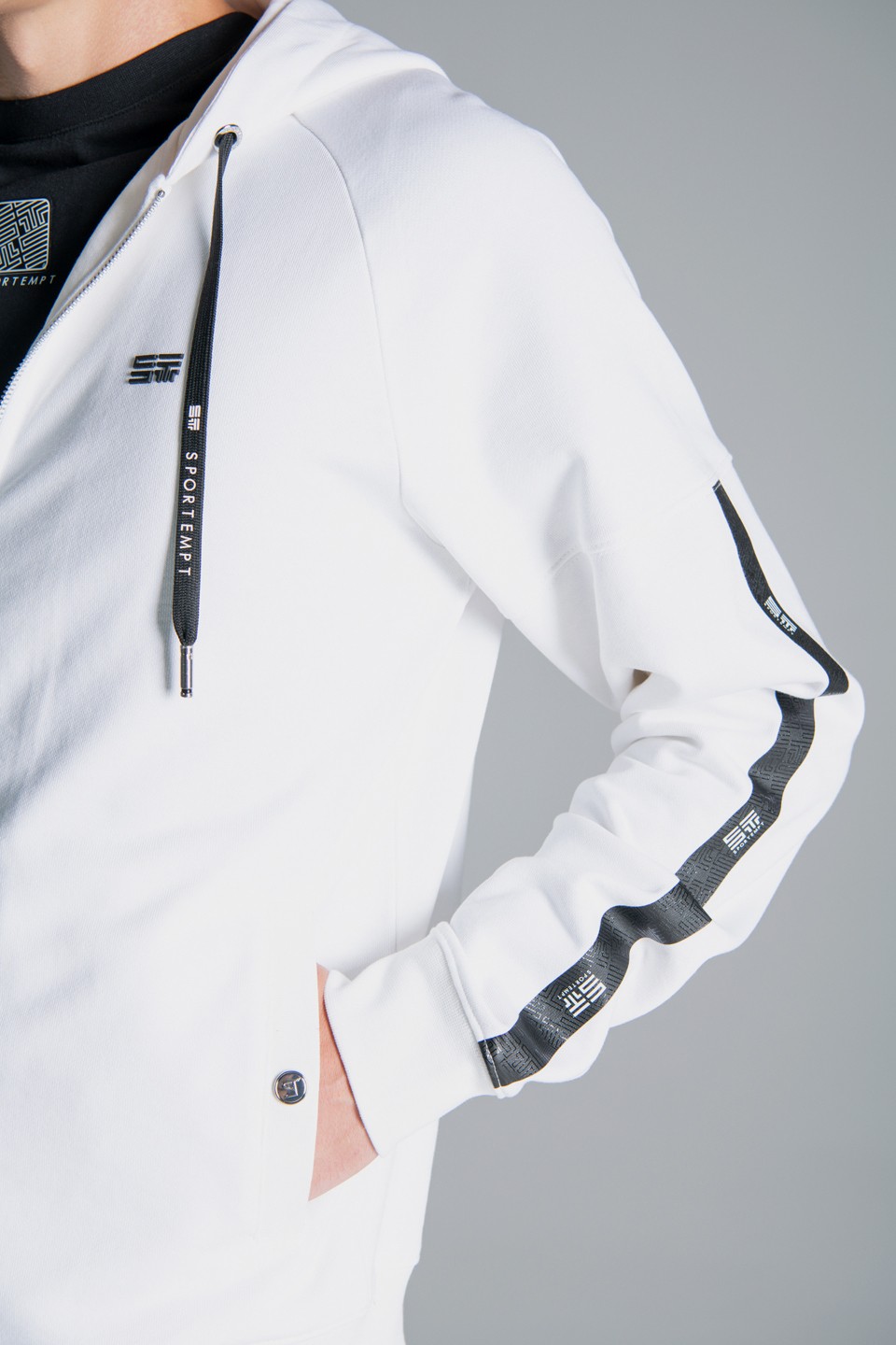 Monogram Şerit  Baskı Detaylı Fermuarlı Kapüşonlu Sweatshirt - White