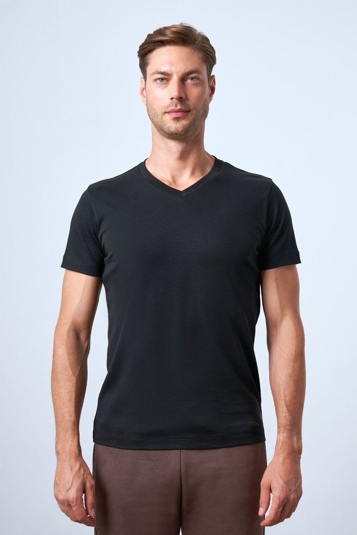 Men's V-neck slim fit T-shirt - Black