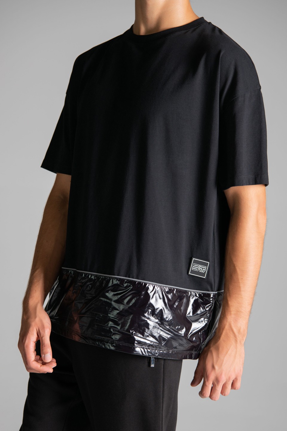 Parlak Dokuma Kumaş Detaylı T-Shirt - Black