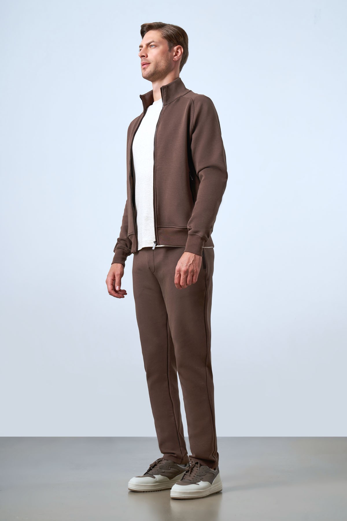 Men's sports zip-up jacket - Brown