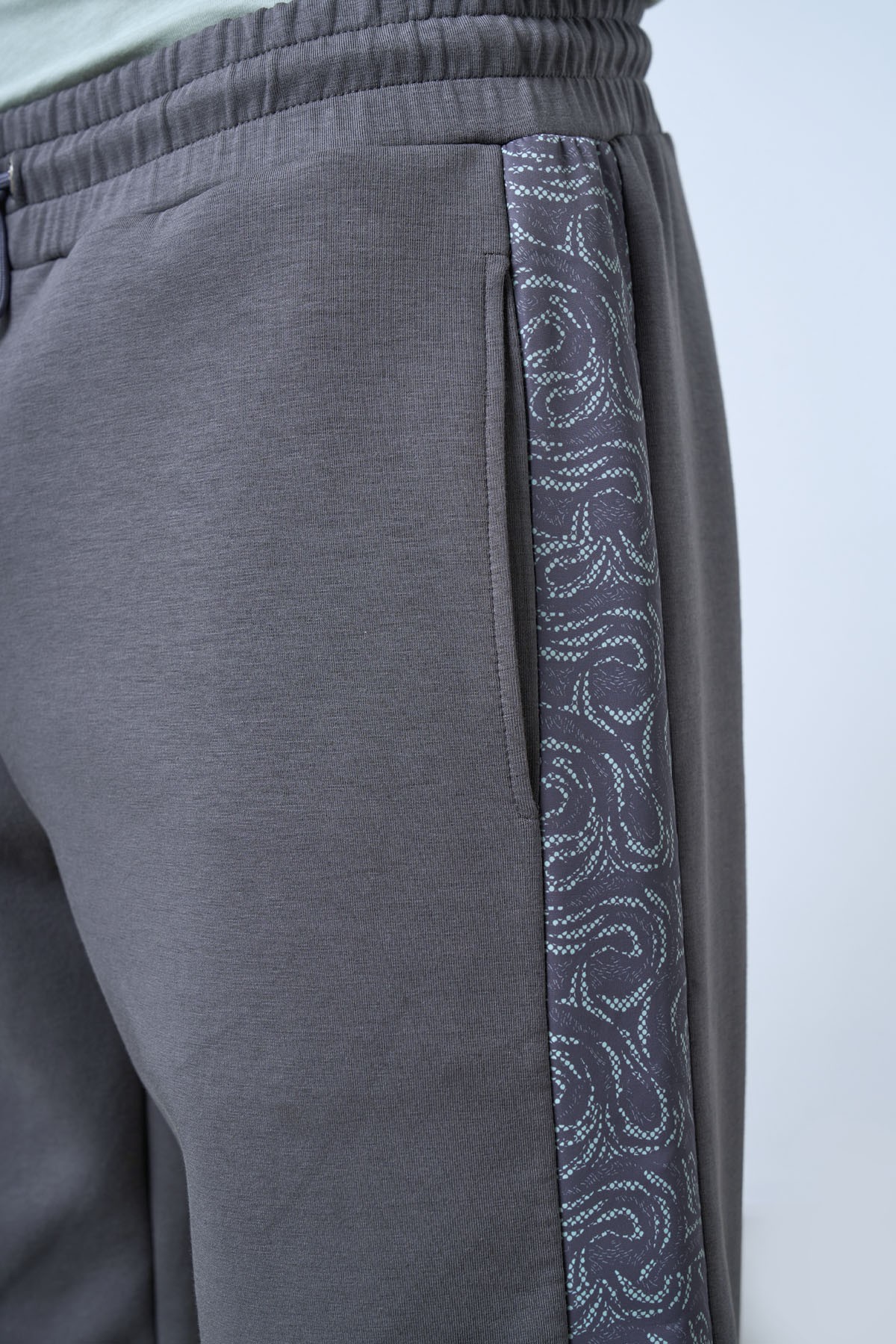Men's Printed Side Stripe Thick Waistband Sweatpants