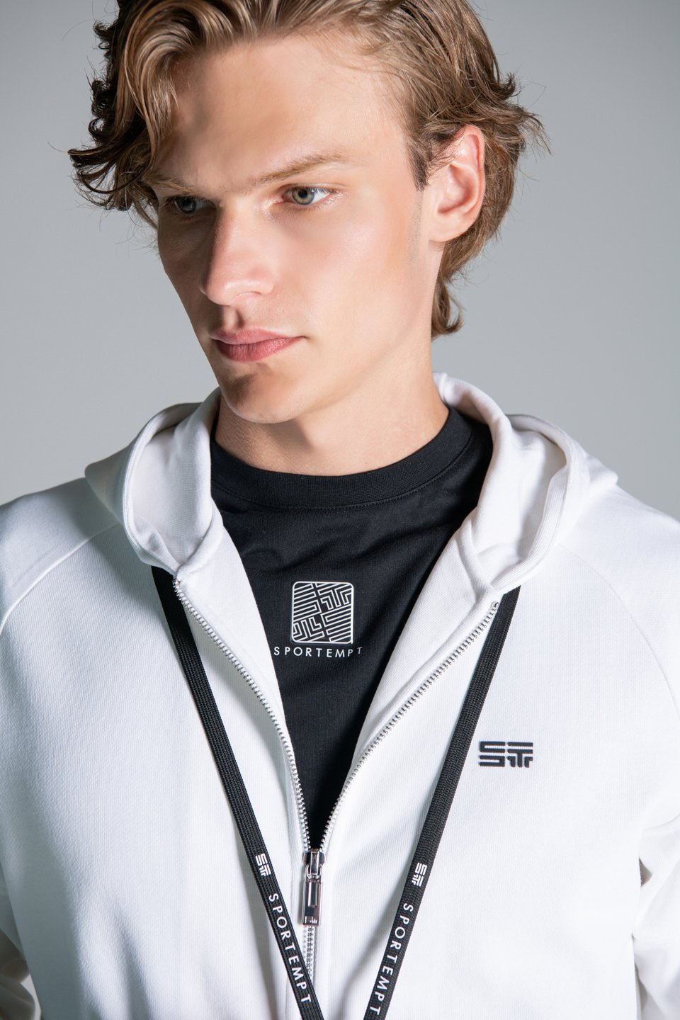 Monogram Şerit  Baskı Detaylı Fermuarlı Kapüşonlu Sweatshirt - White