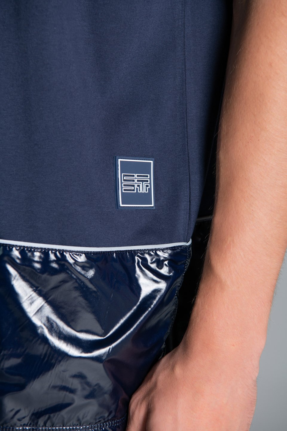 Parlak Dokuma Kumaş Detaylı T-Shirt - Navy Blue