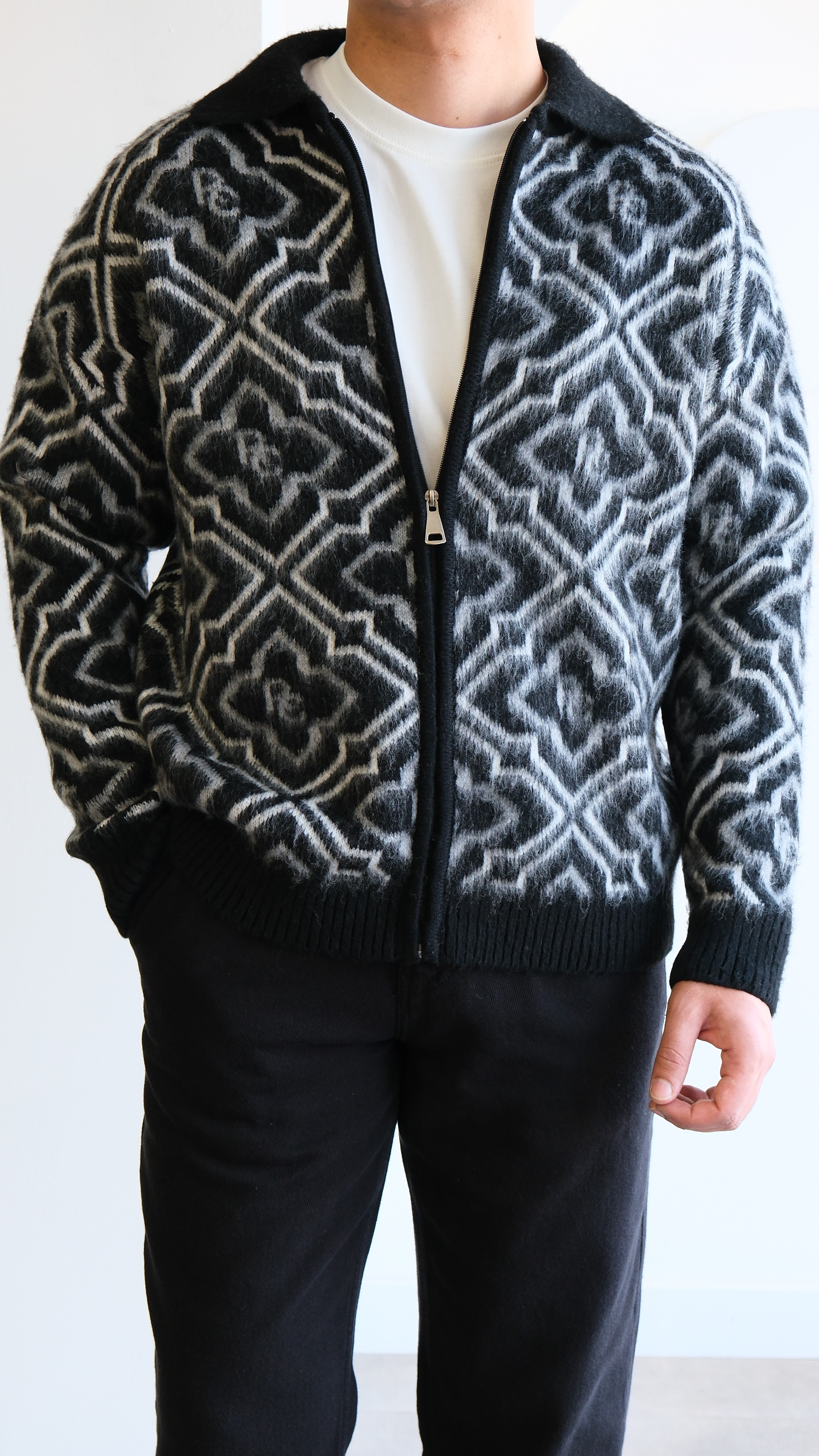 Yün Görünümlü Siyah Desenli Hırka