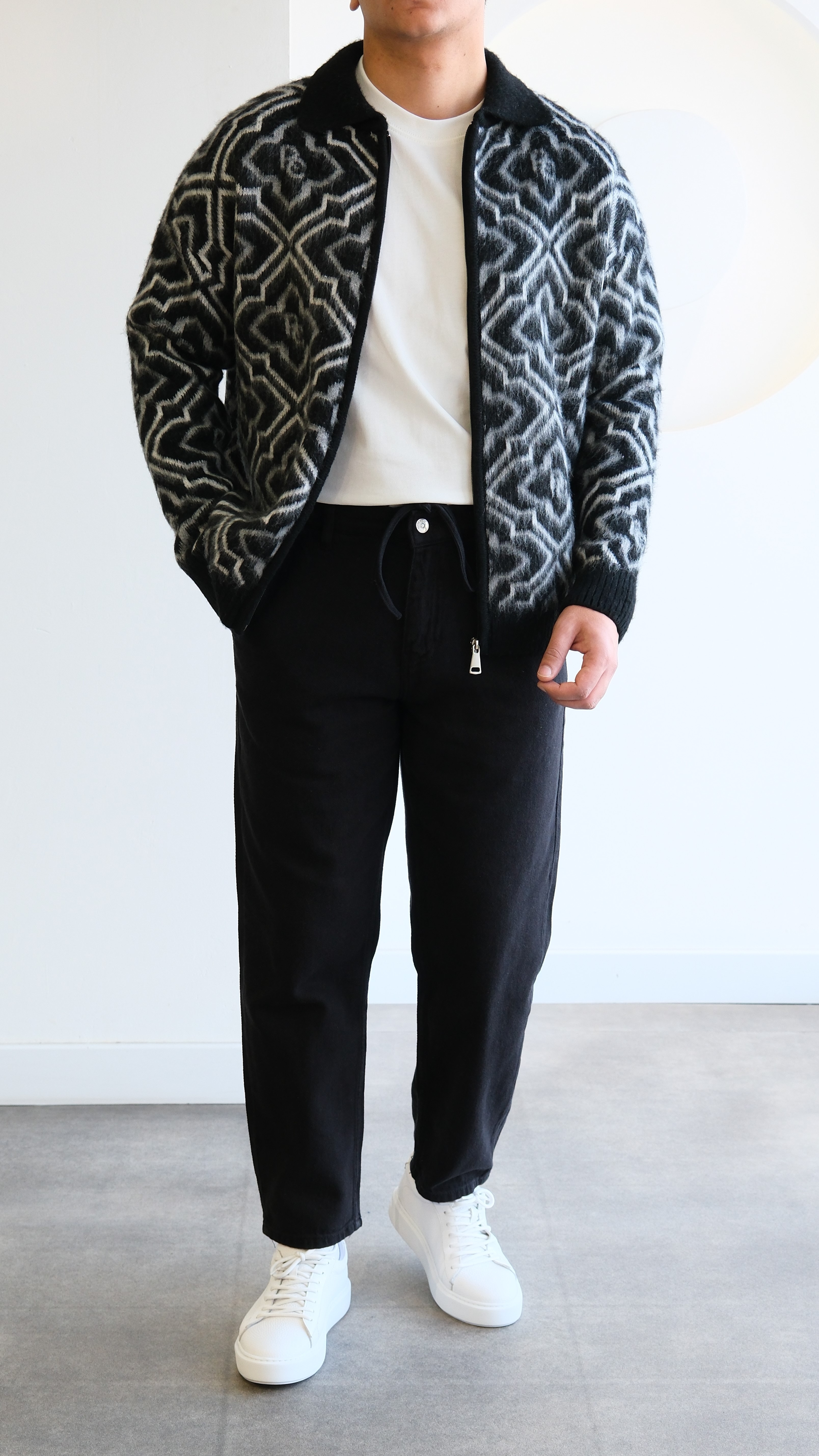 Yün Görünümlü Siyah Desenli Hırka