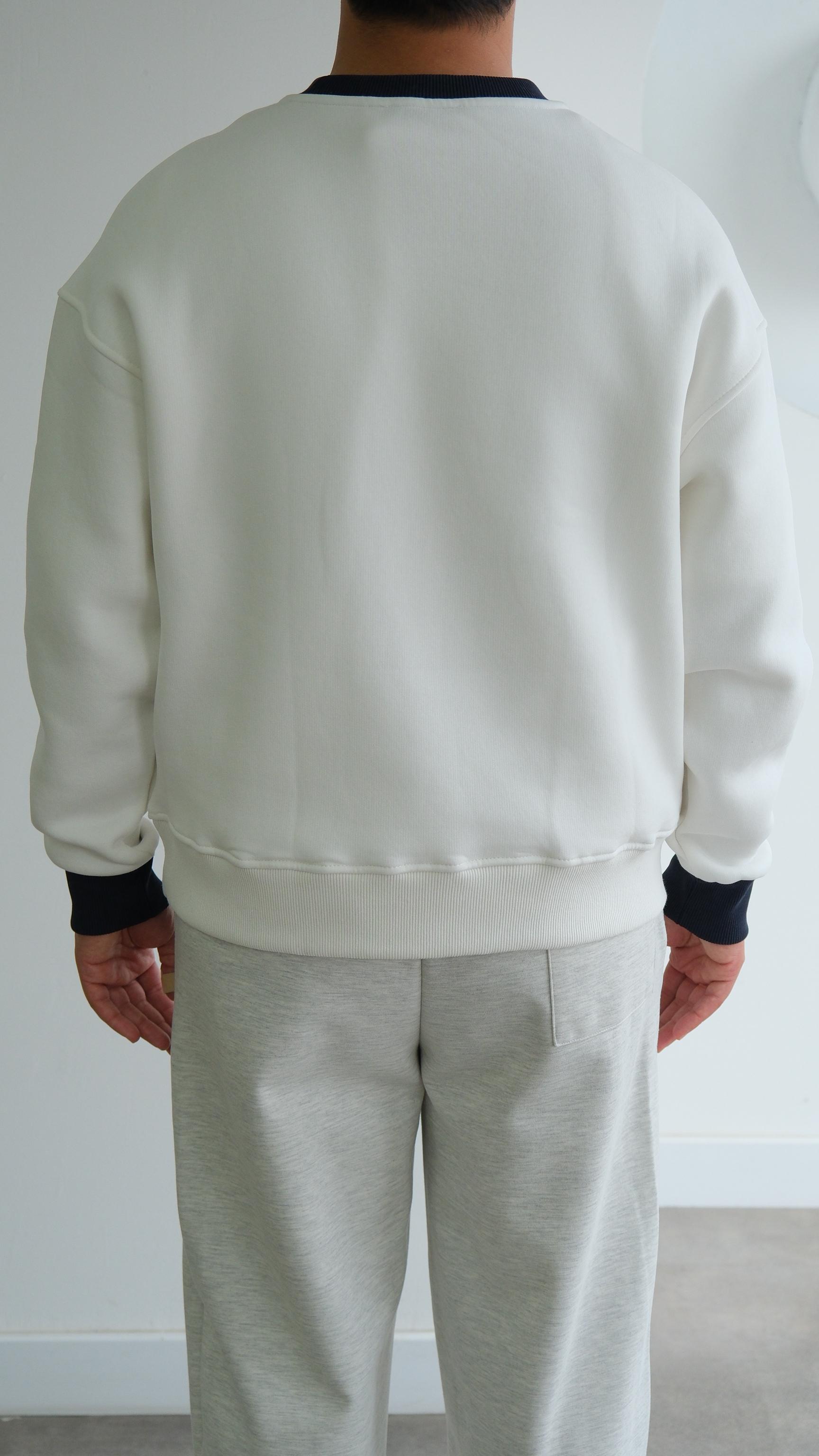 Simit Yaka Lacivert Şeritli Beyaz Sweat