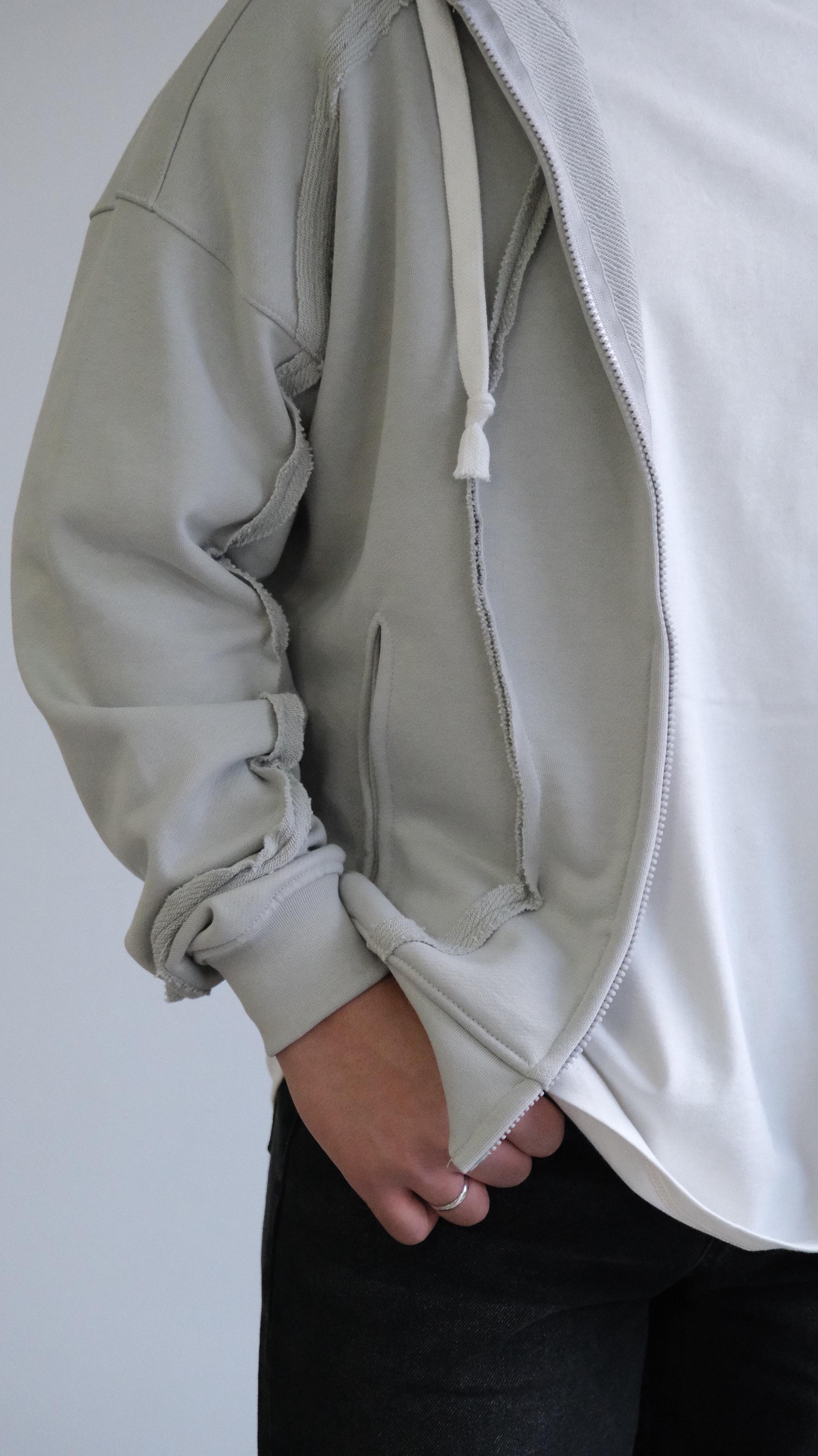 Gri Kapüşonlu Şerit Desenli Sweatshirt