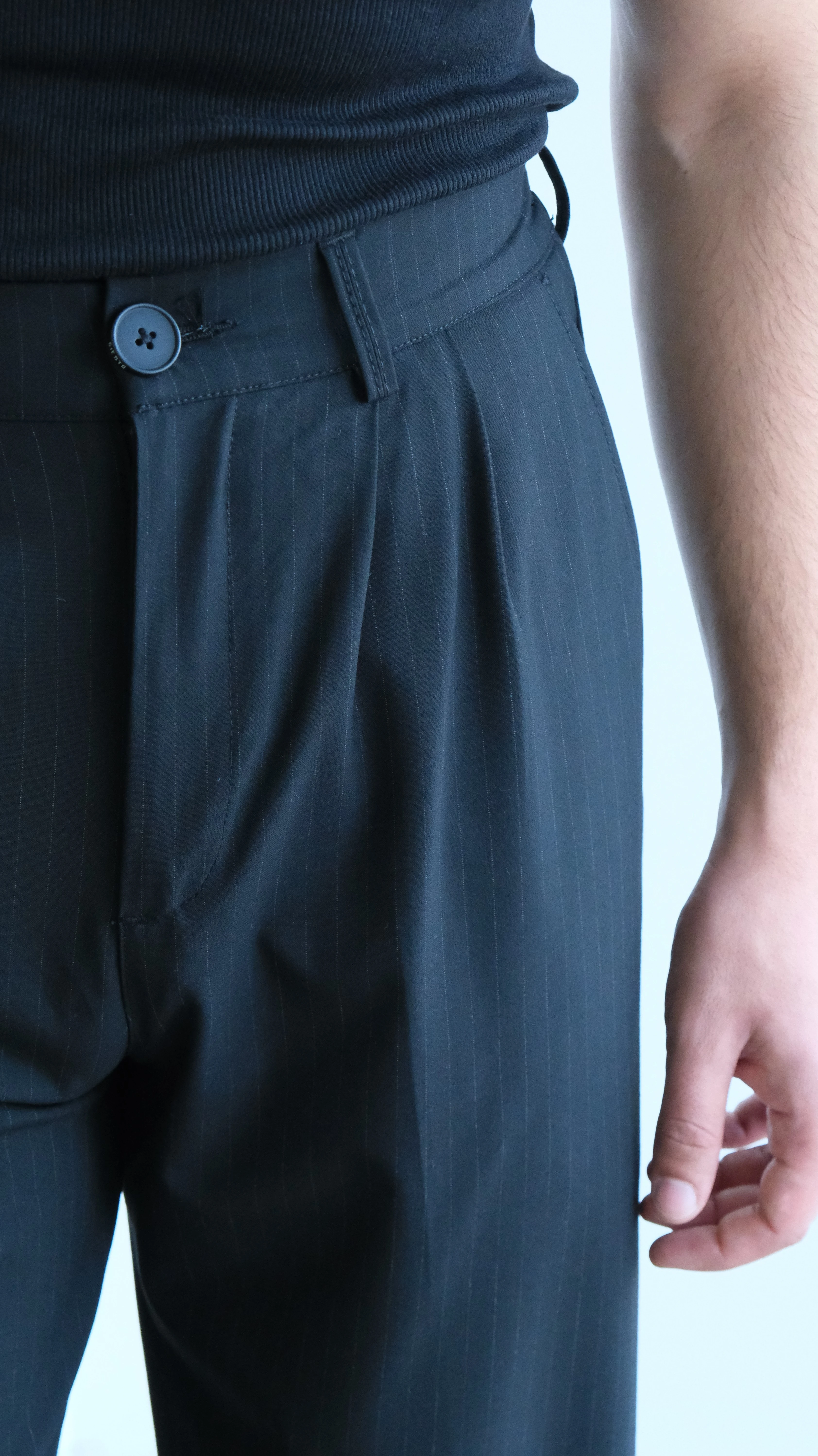 Çift Pileli Siyah İnce Çizgili Baggy Kumaş Pantolon