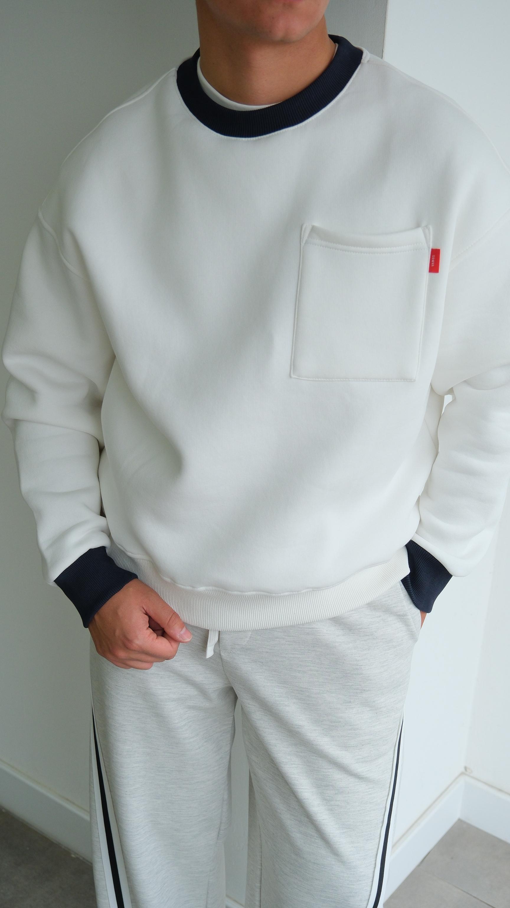 Simit Yaka Lacivert Şeritli Beyaz Sweat