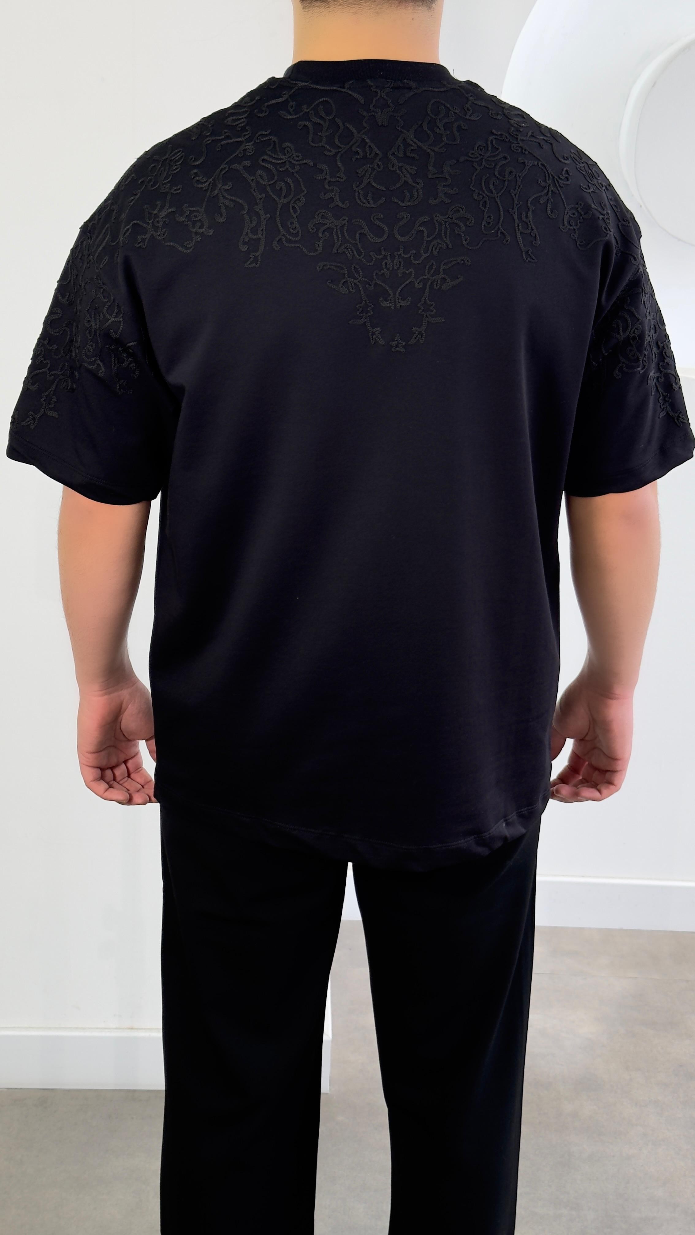 Siyah Etnik Desen Nakışlı Tshirt