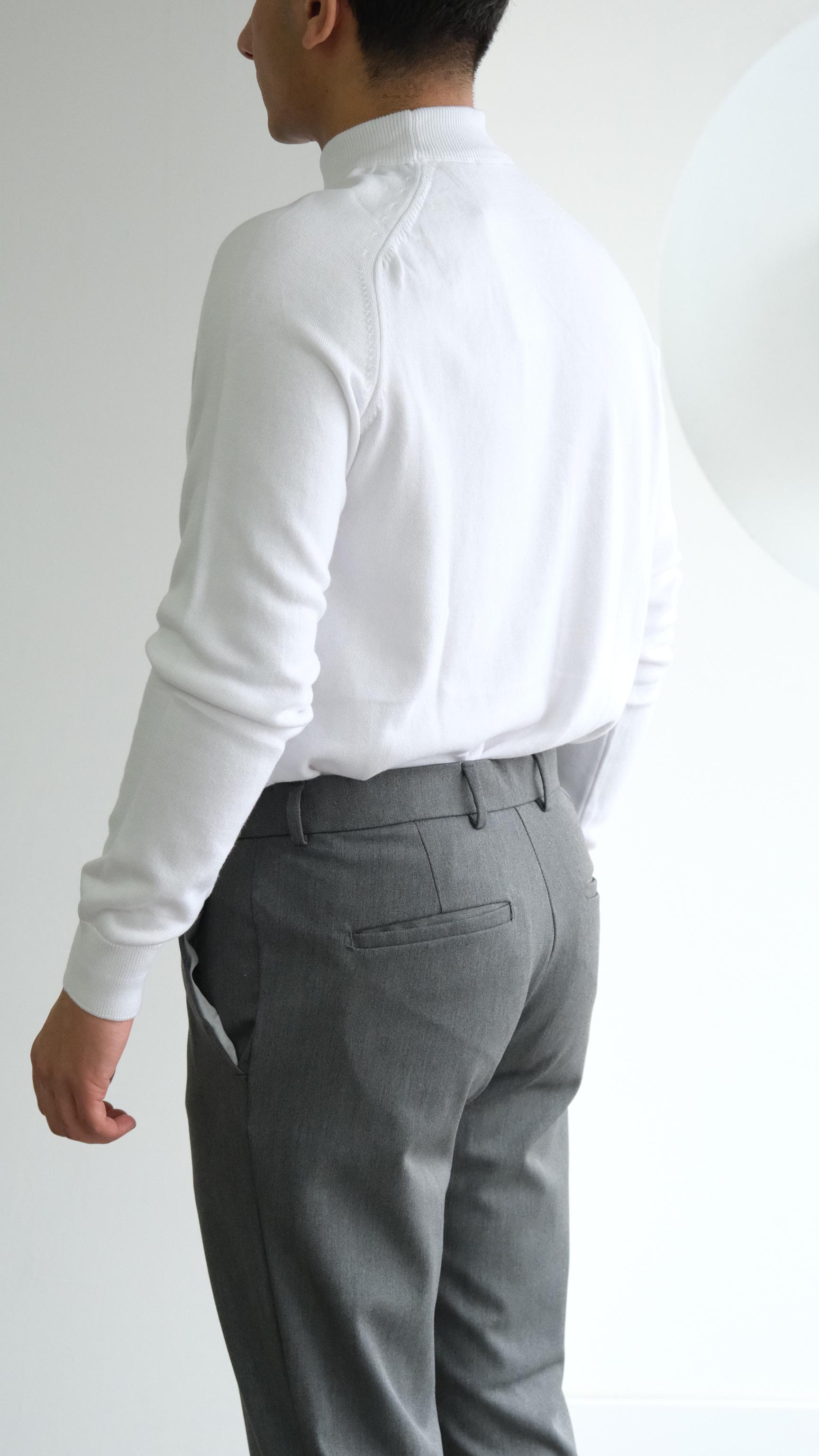 Yarım Boğazlı Beyaz Triko