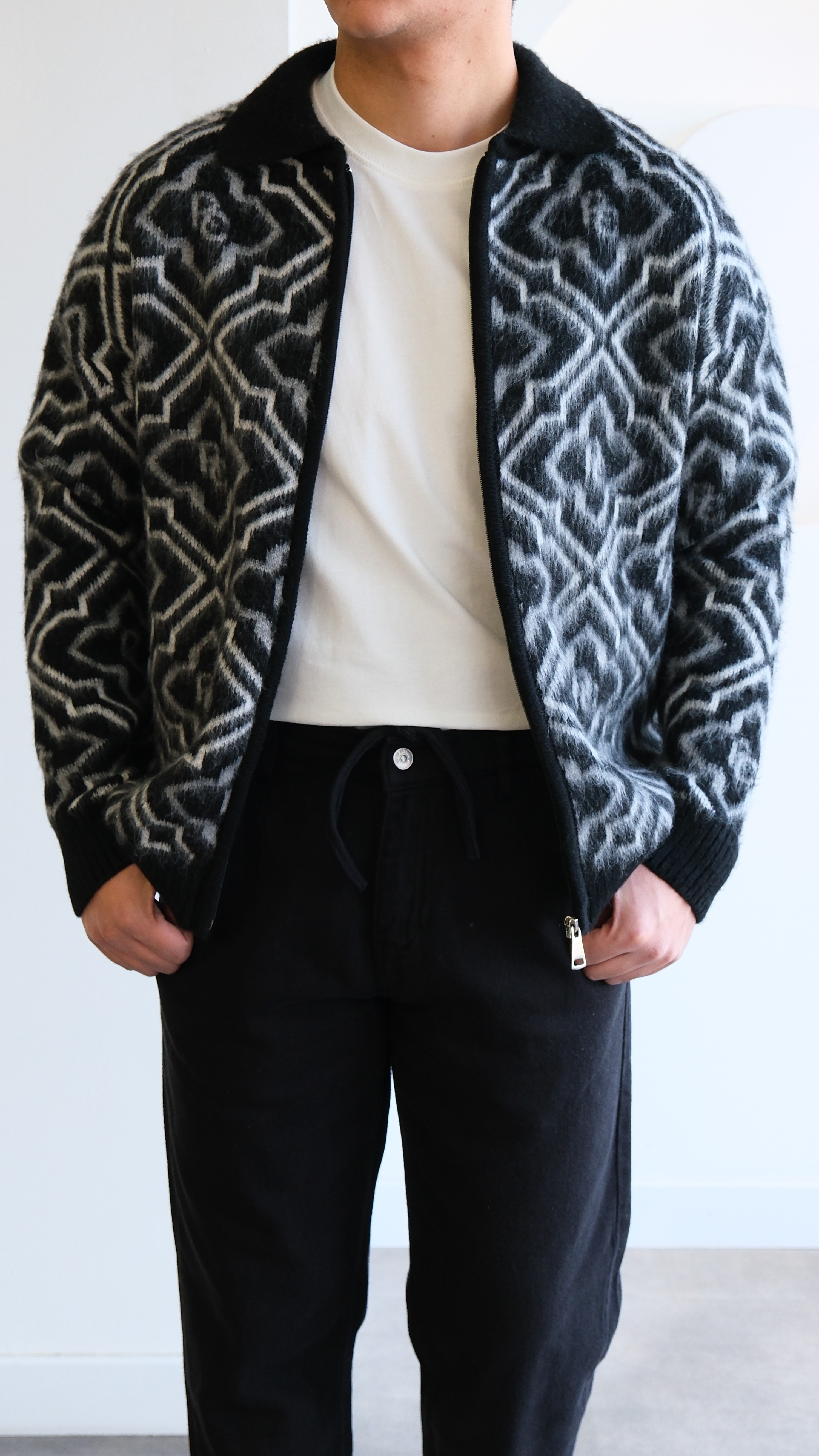 Yün Görünümlü Siyah Desenli Hırka