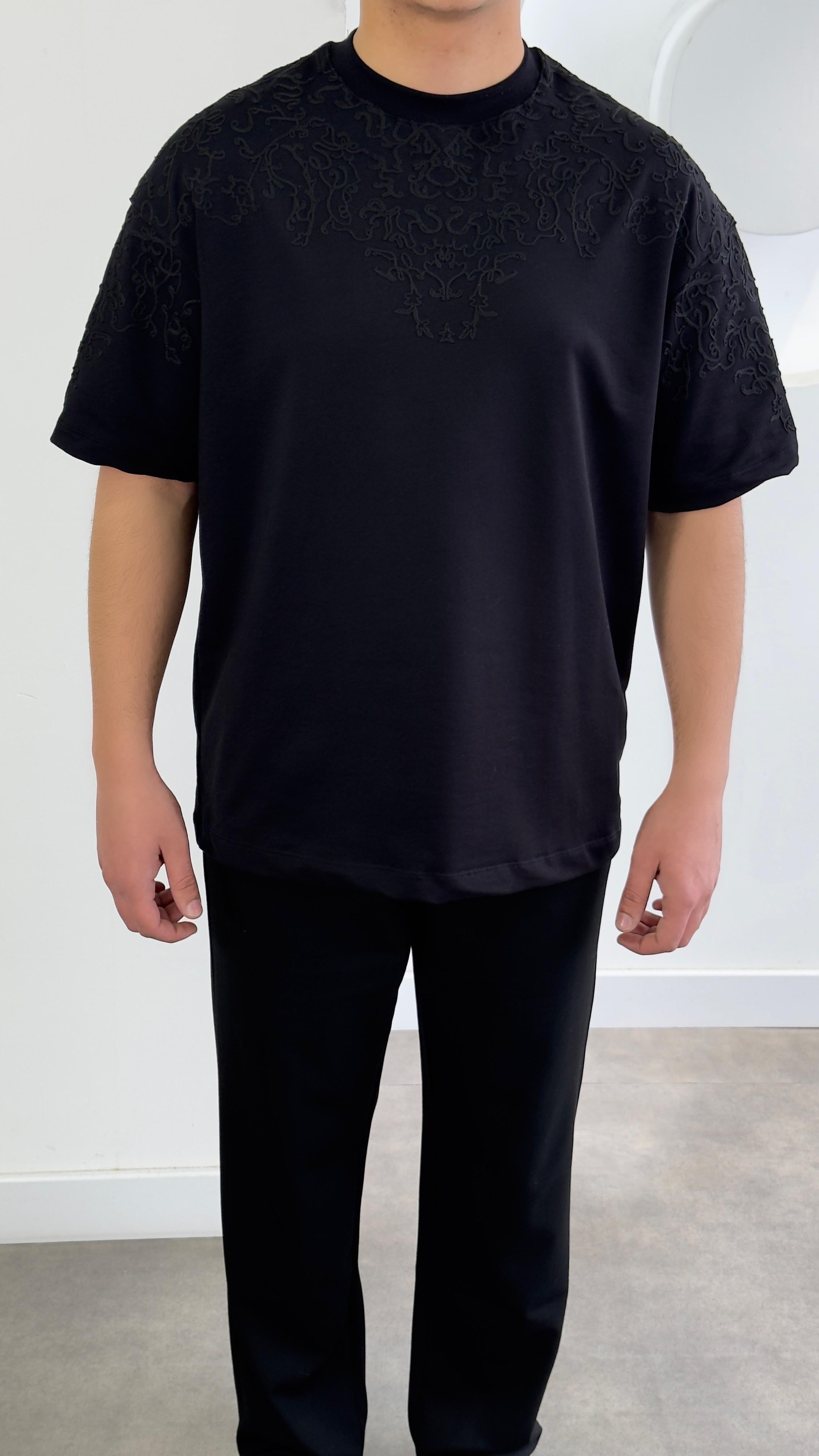Siyah Etnik Desen Nakışlı Tshirt