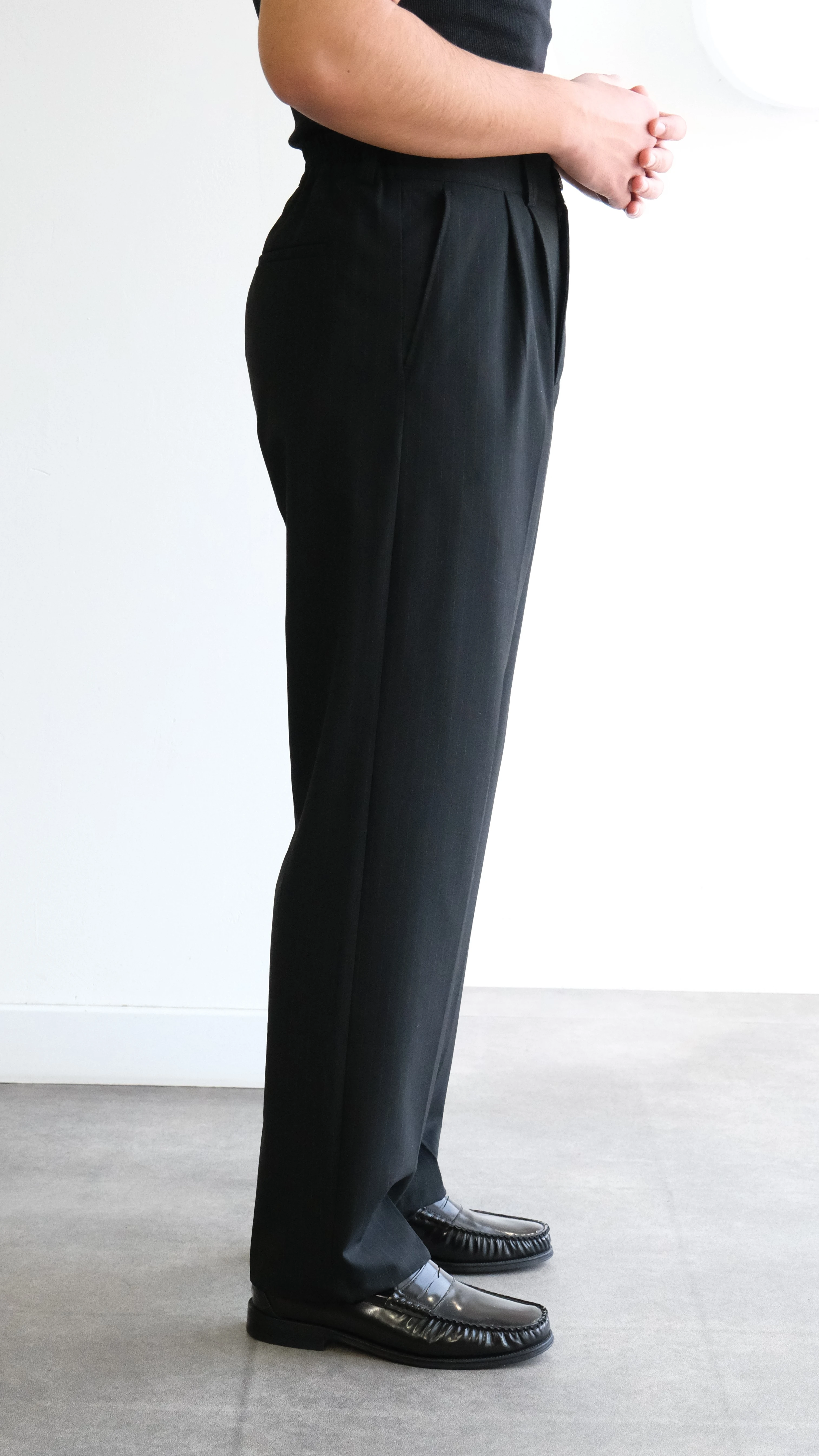 Çift Pileli Siyah İnce Çizgili Baggy Kumaş Pantolon