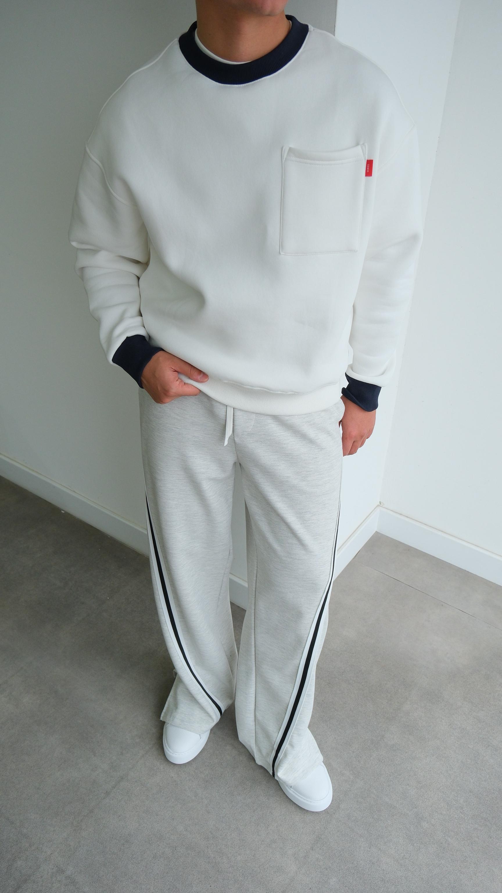 Simit Yaka Lacivert Şeritli Beyaz Sweat