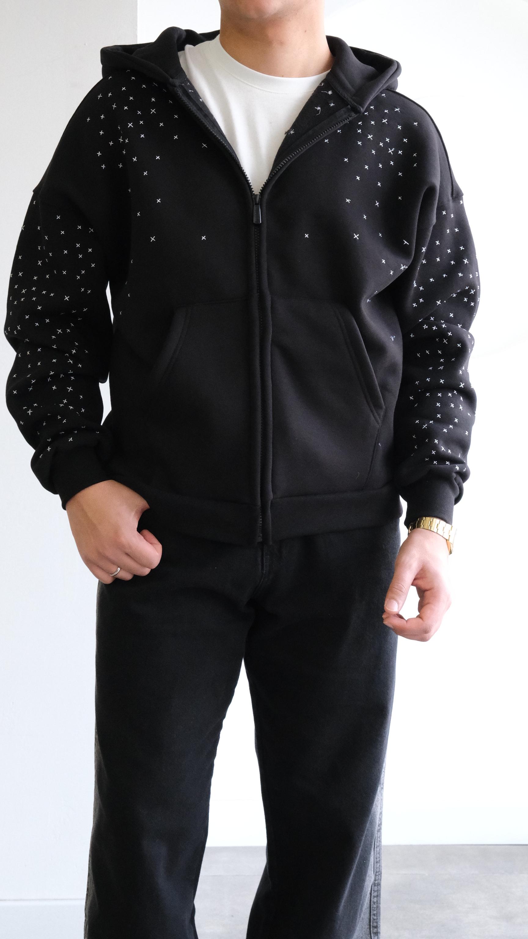 Siyah Nakış Desenli Kapüşonlu Sweatshirt