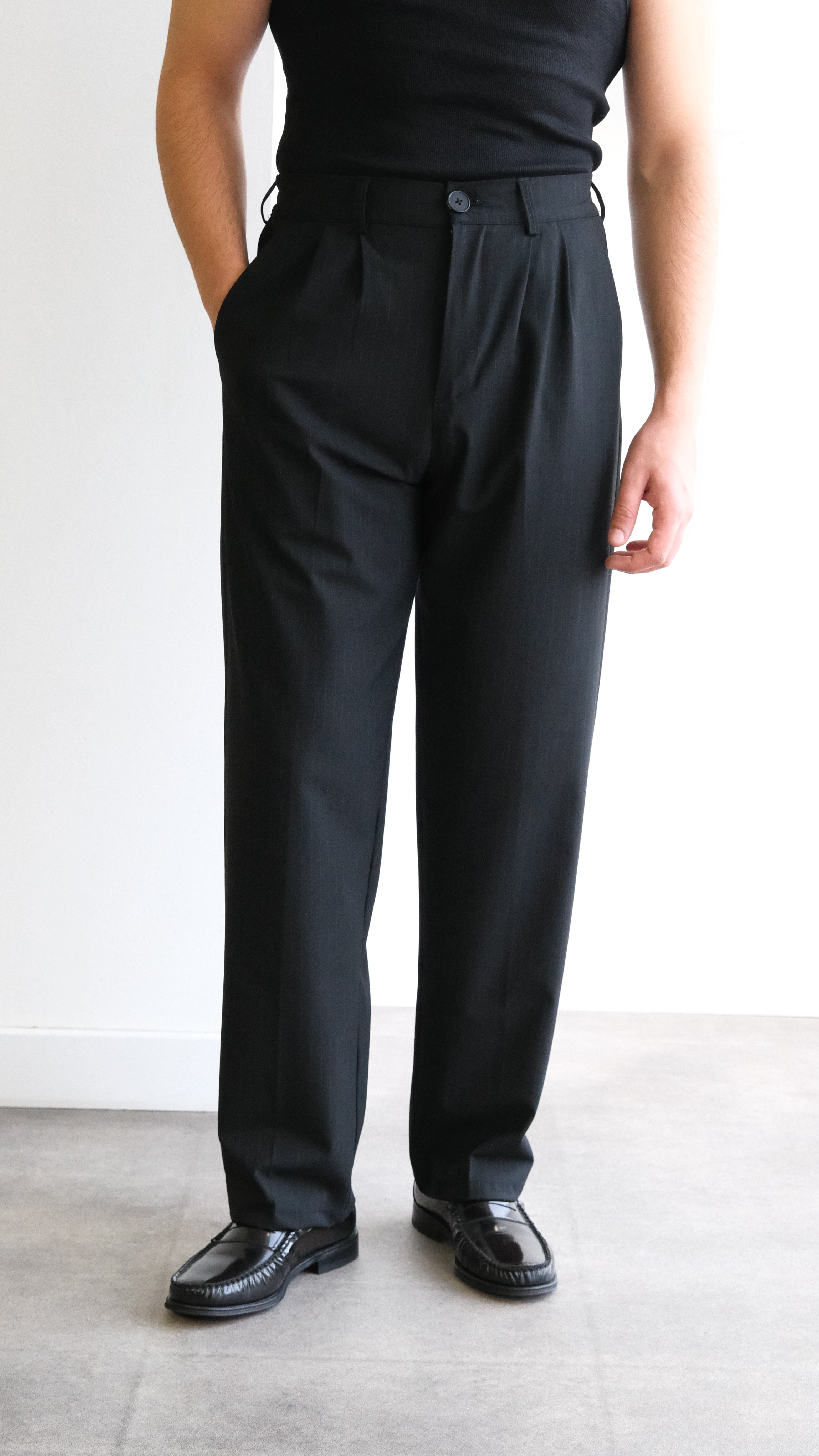 Çift Pileli Siyah İnce Çizgili Baggy Kumaş Pantolon