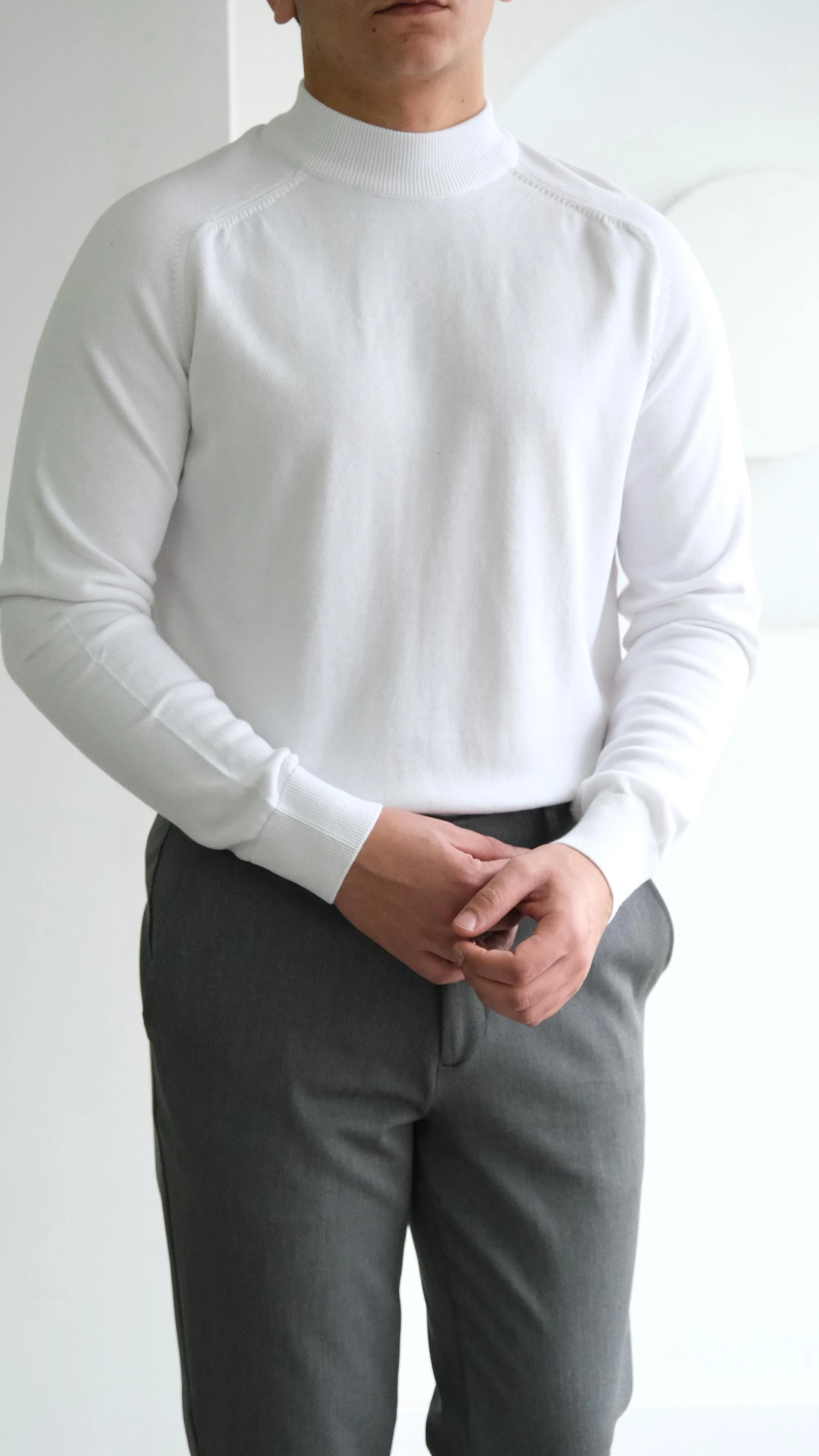 Yarım Boğazlı Beyaz Triko