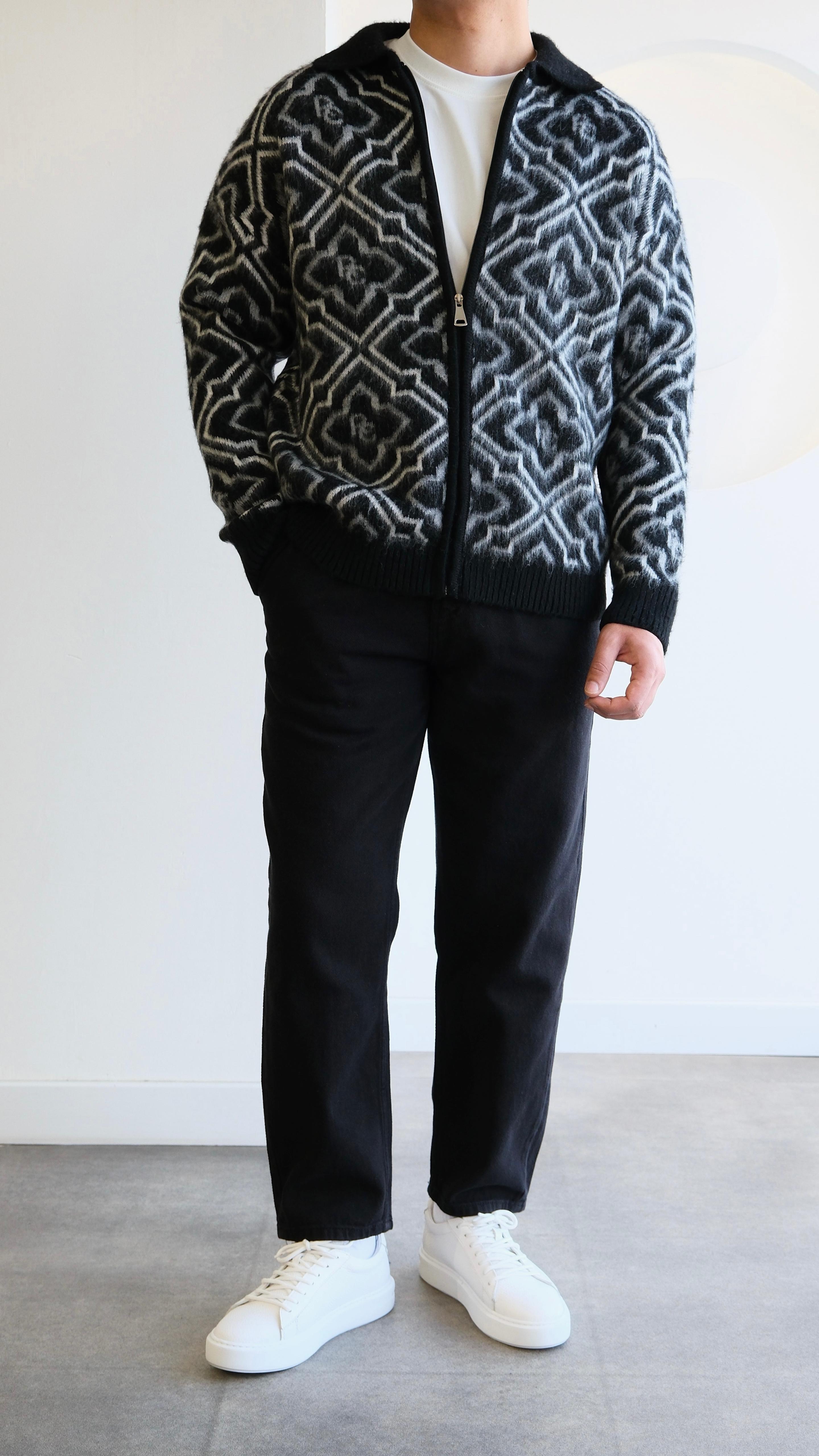 Yün Görünümlü Siyah Desenli Hırka